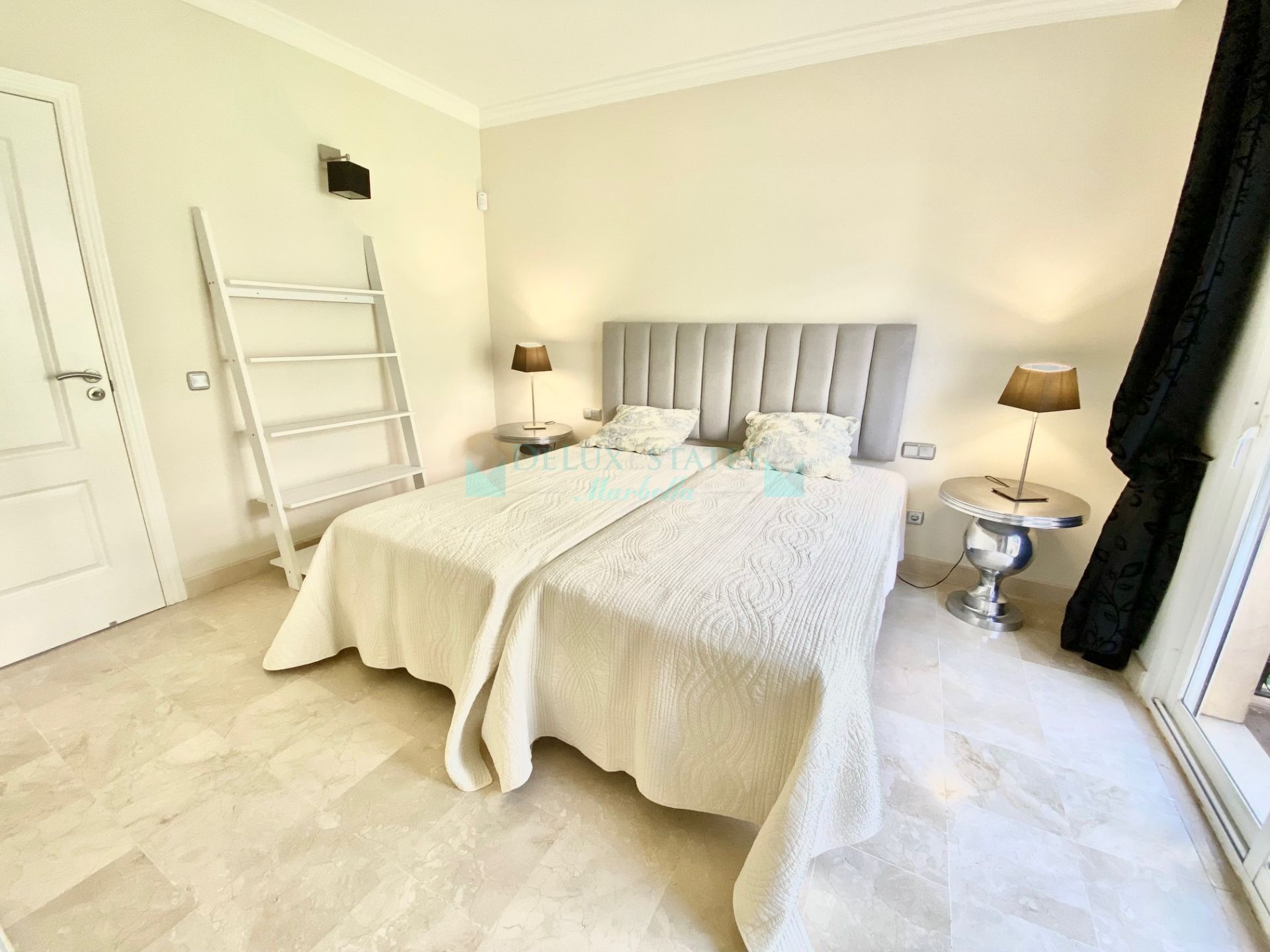 Apartment for rent in Marques de Atalaya, Estepona
