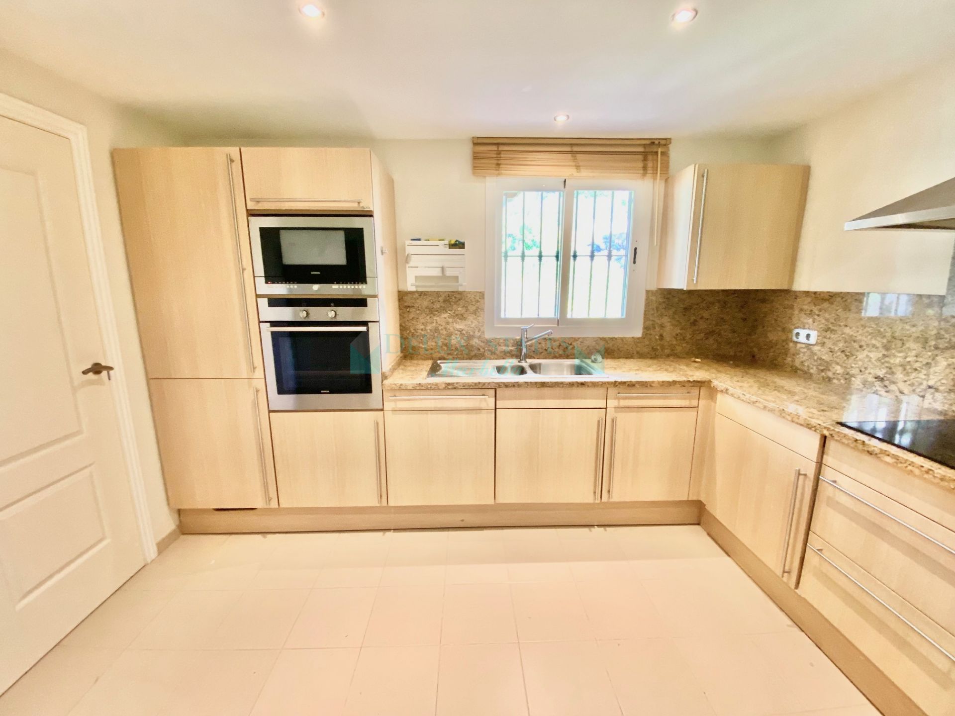 Apartment for rent in Marques de Atalaya, Estepona