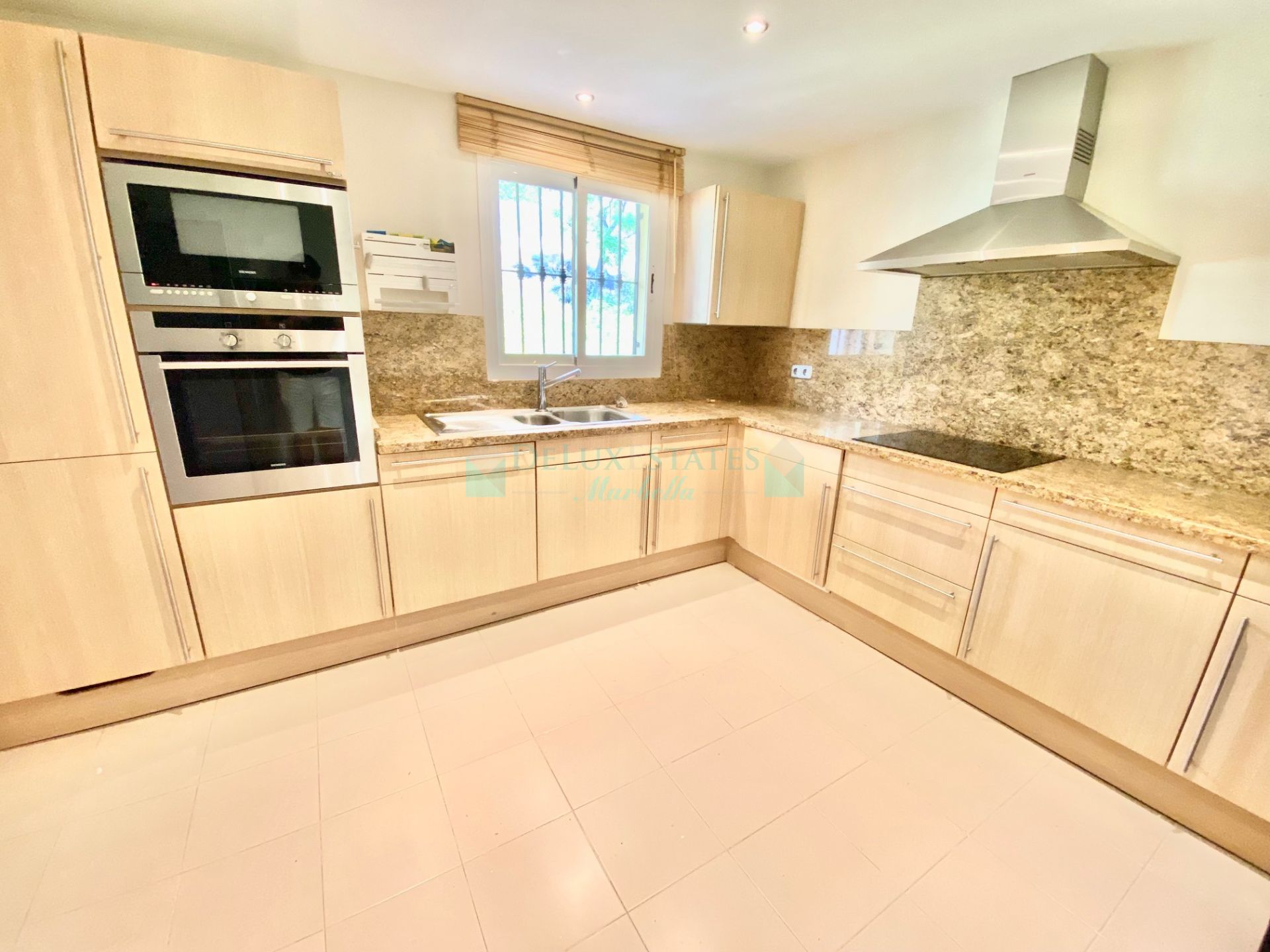 Apartment for rent in Marques de Atalaya, Estepona
