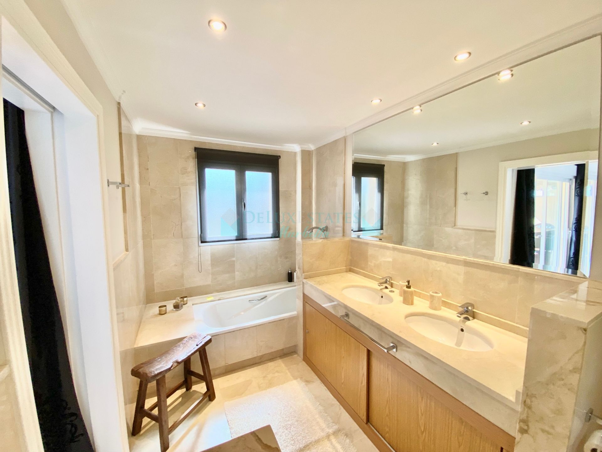 Apartment for rent in Marques de Atalaya, Estepona