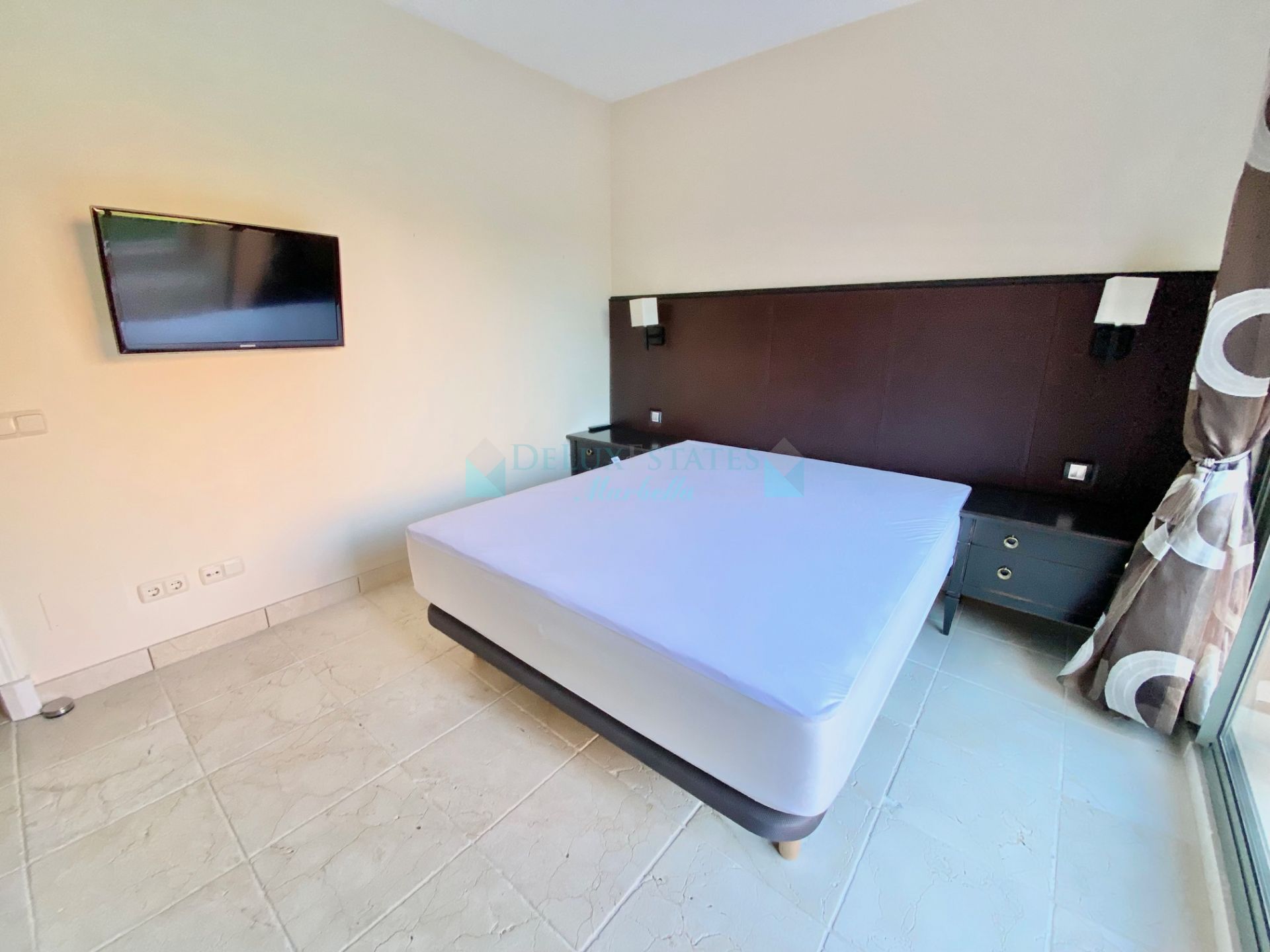Penthouse for rent in Benatalaya, Estepona