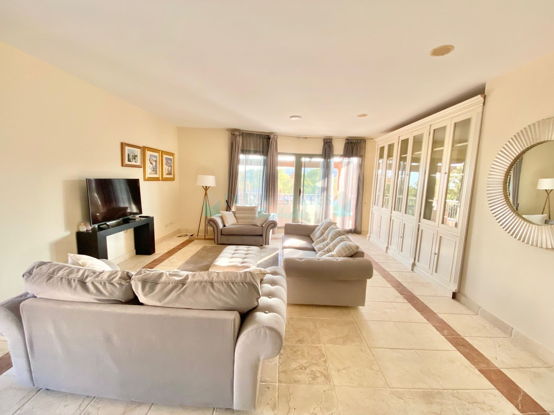 Penthouse for rent in Benatalaya, Estepona