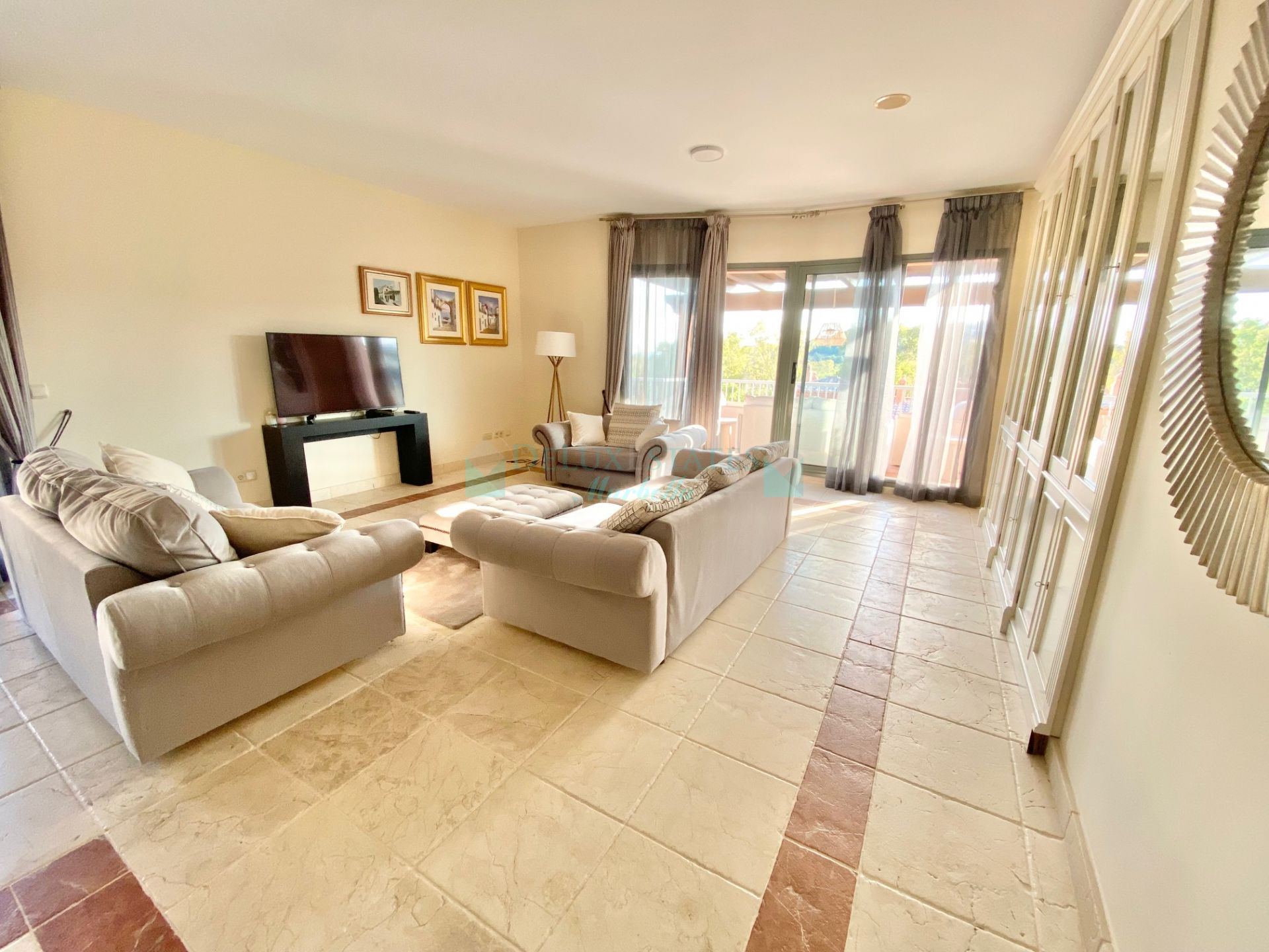 Penthouse for rent in Benatalaya, Estepona
