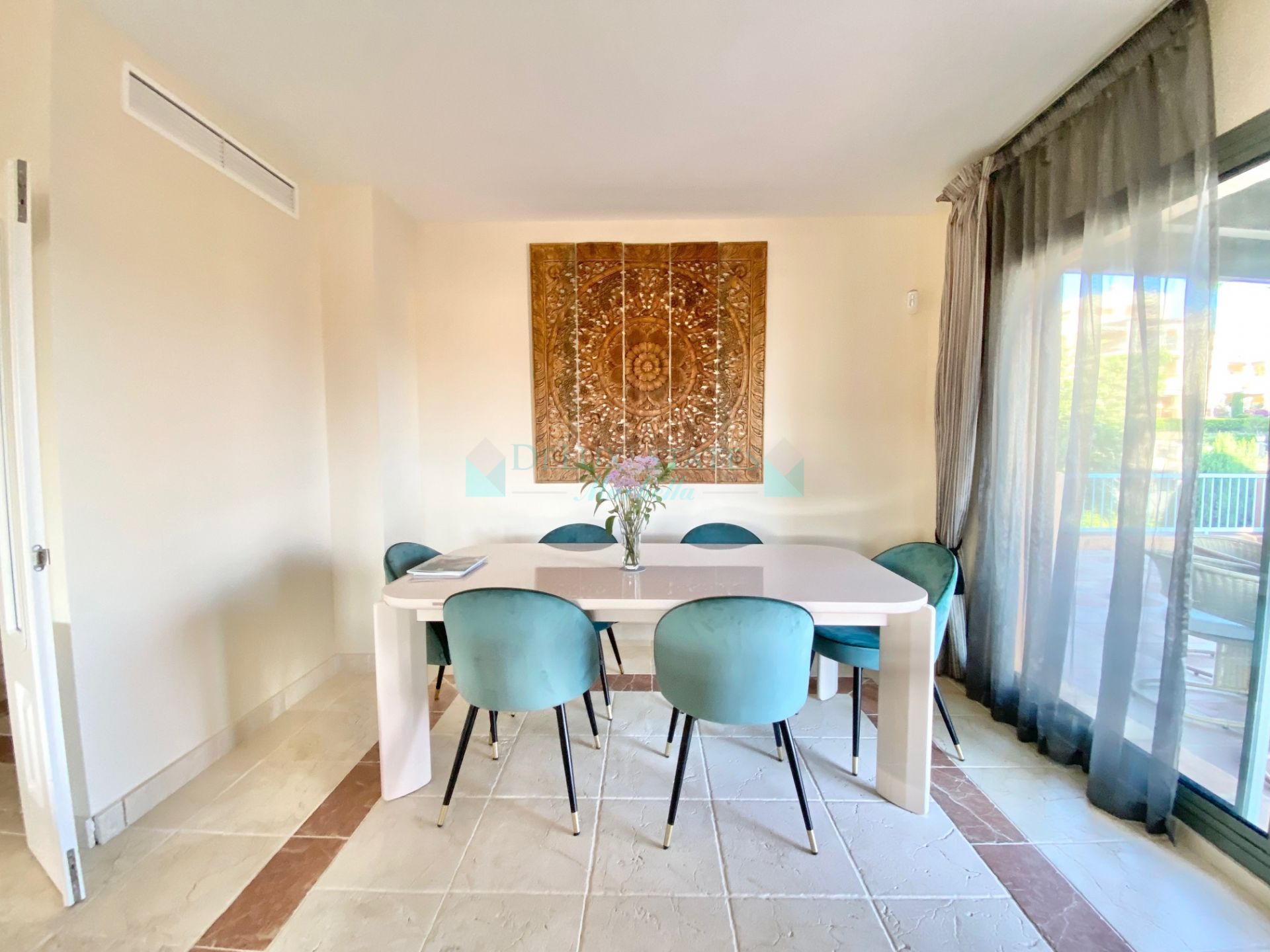 Penthouse for rent in Benatalaya, Estepona