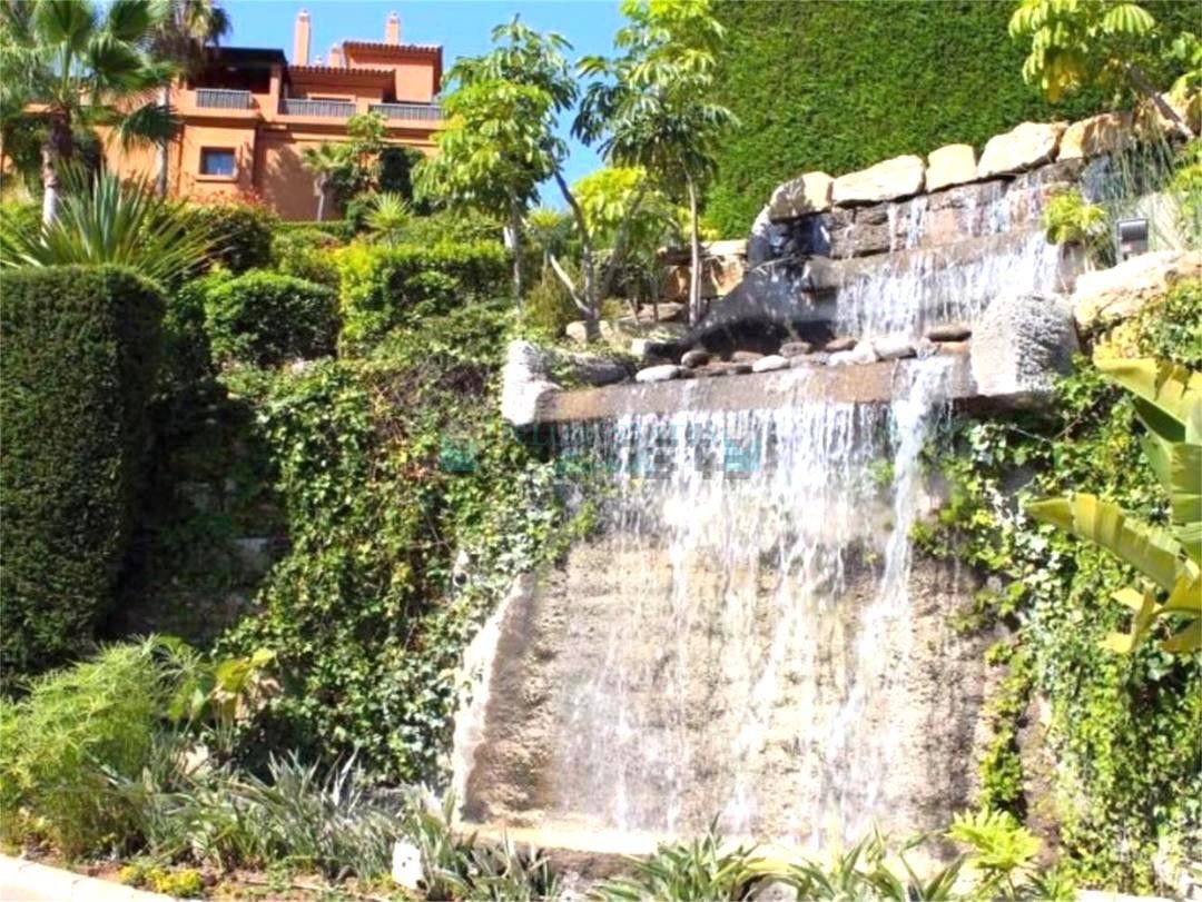 Penthouse for rent in Benatalaya, Estepona