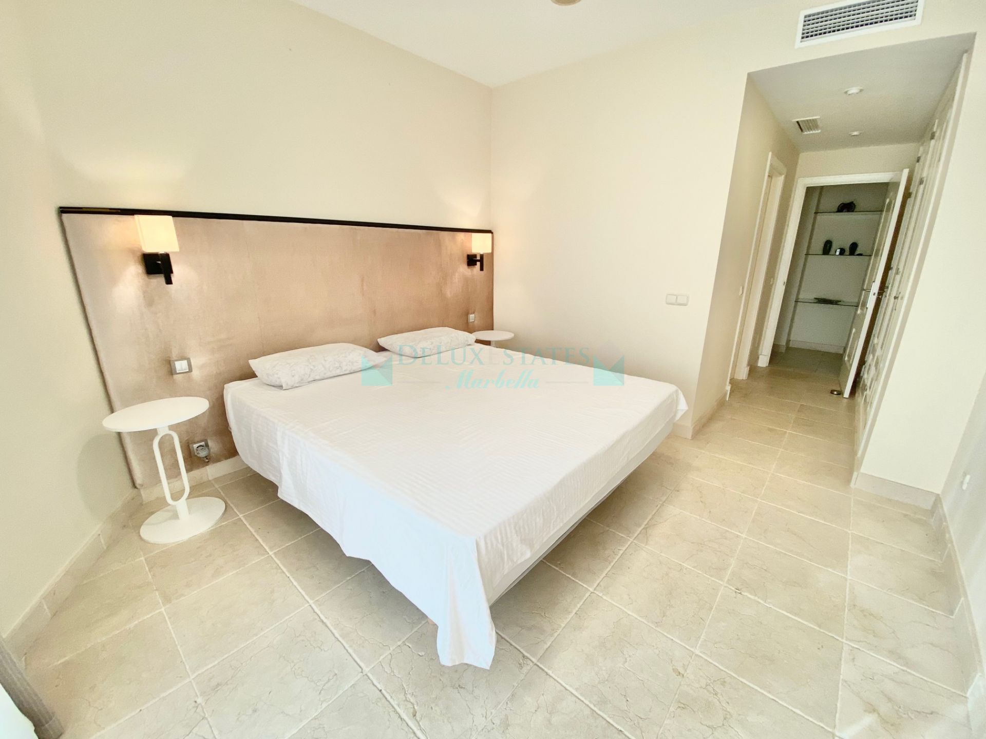 Penthouse for rent in Benatalaya, Estepona