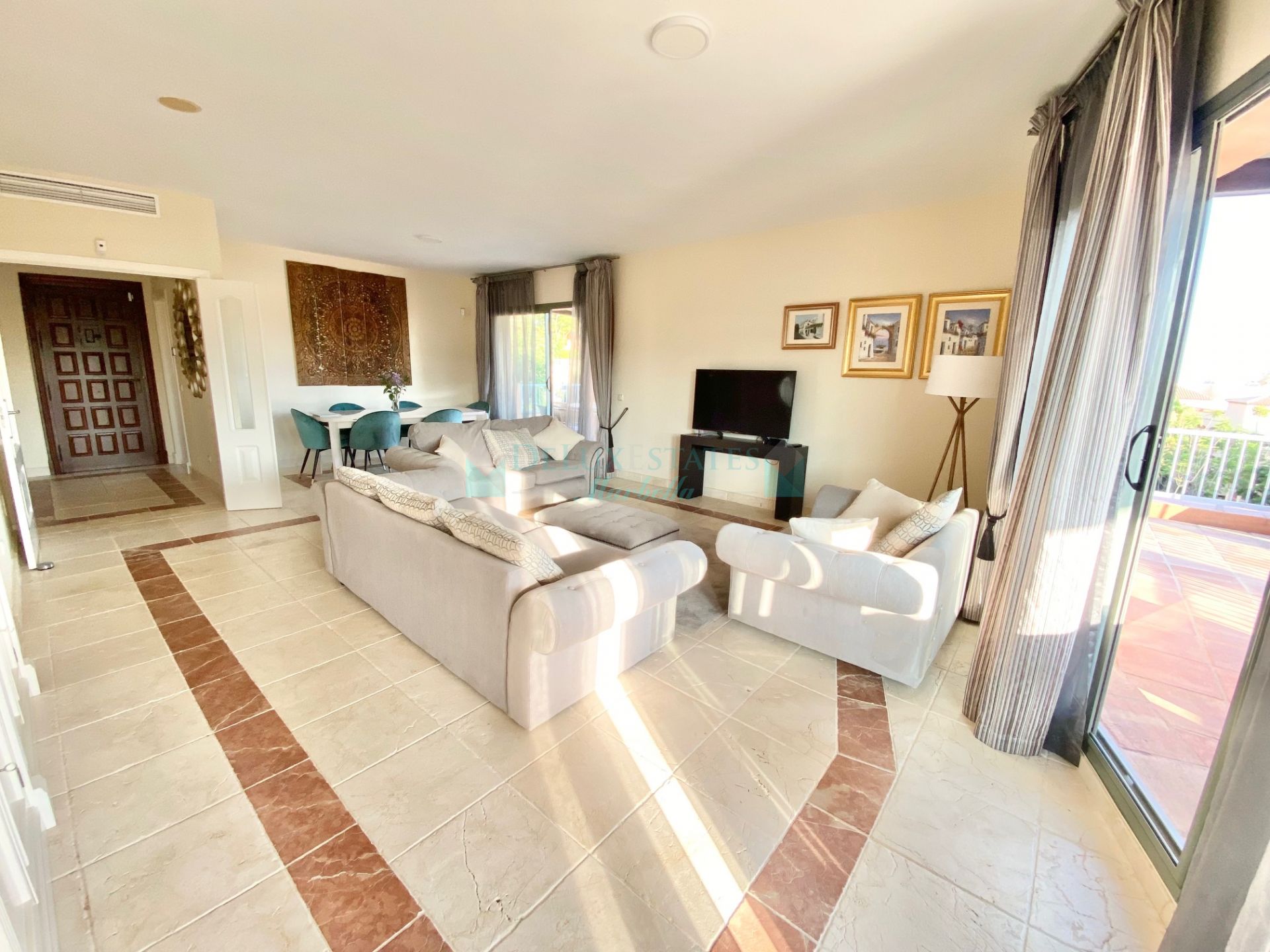 Penthouse for rent in Benatalaya, Estepona