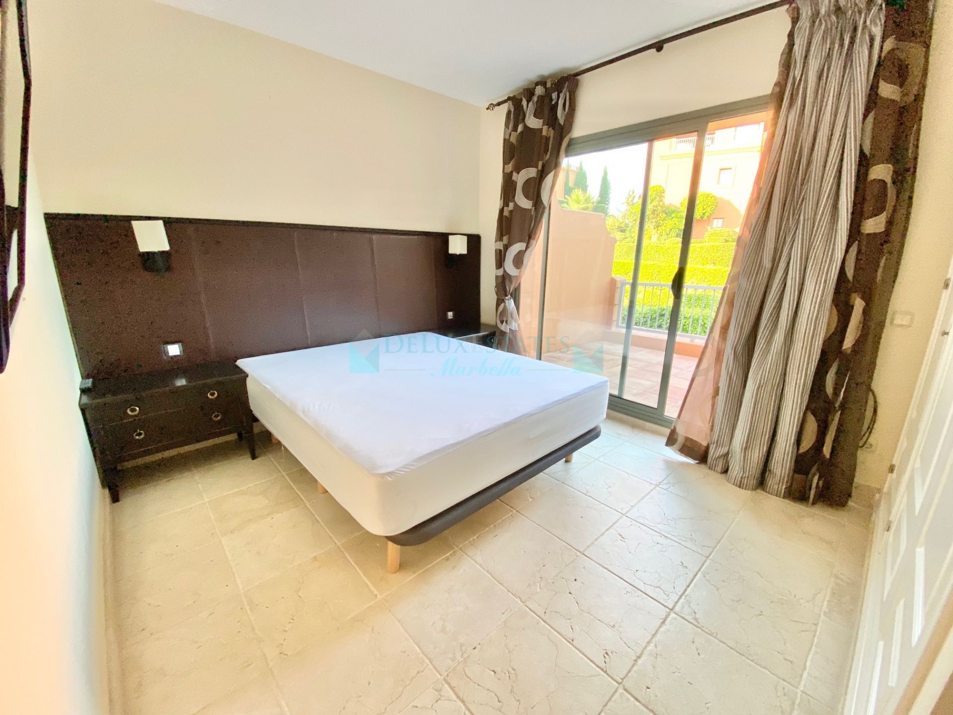 Penthouse for rent in Benatalaya, Estepona