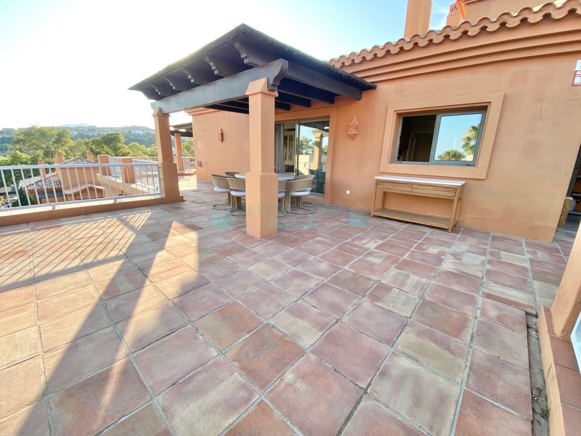 Penthouse for rent in Benatalaya, Estepona