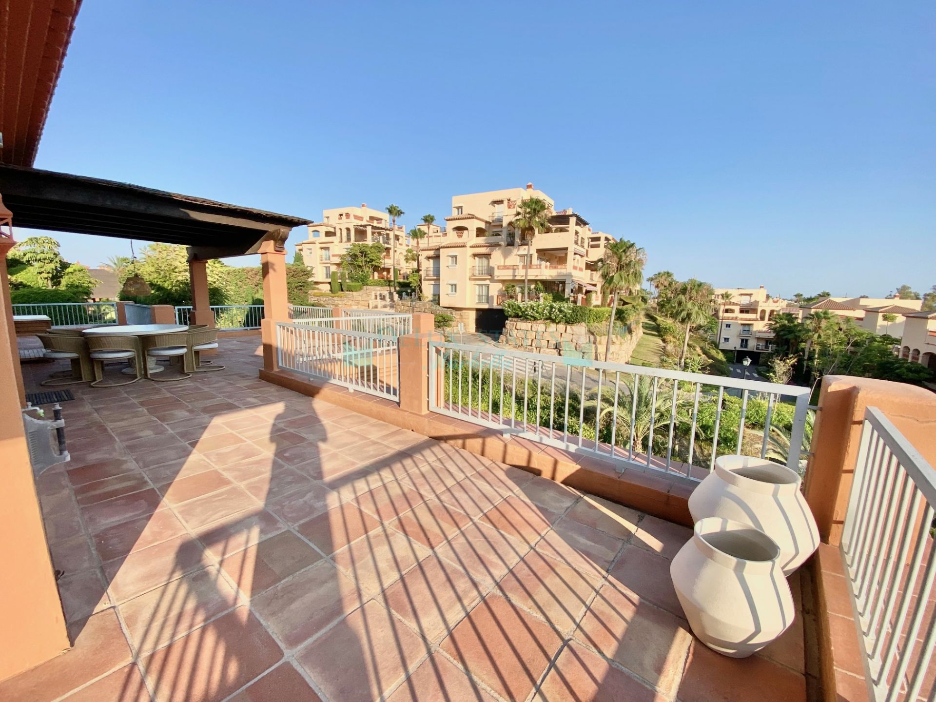 Penthouse for rent in Benatalaya, Estepona