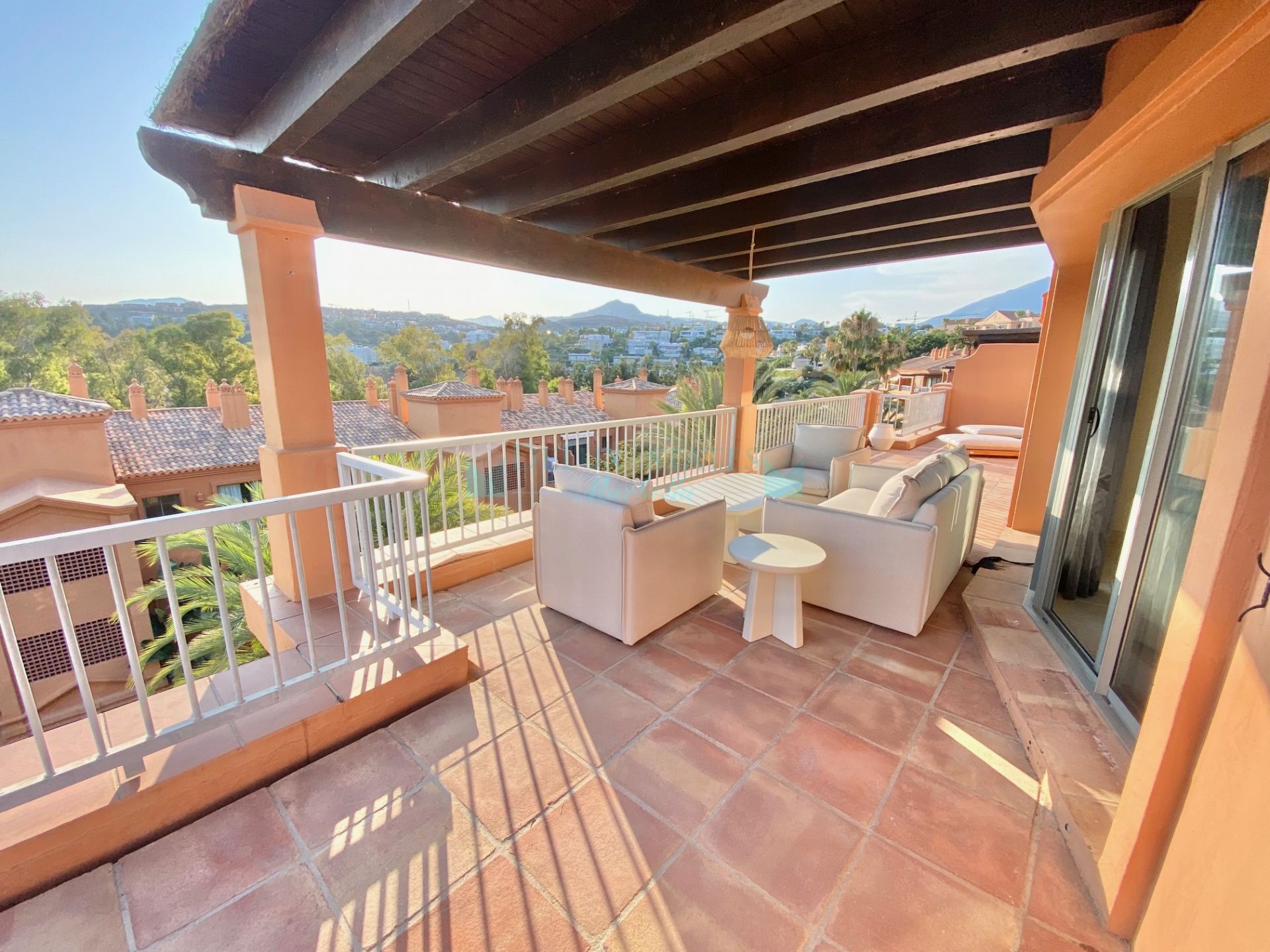 Penthouse for rent in Benatalaya, Estepona