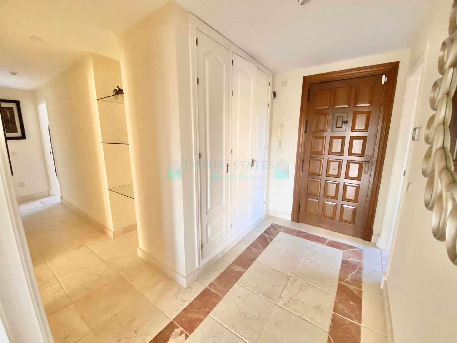 Penthouse for rent in Benatalaya, Estepona