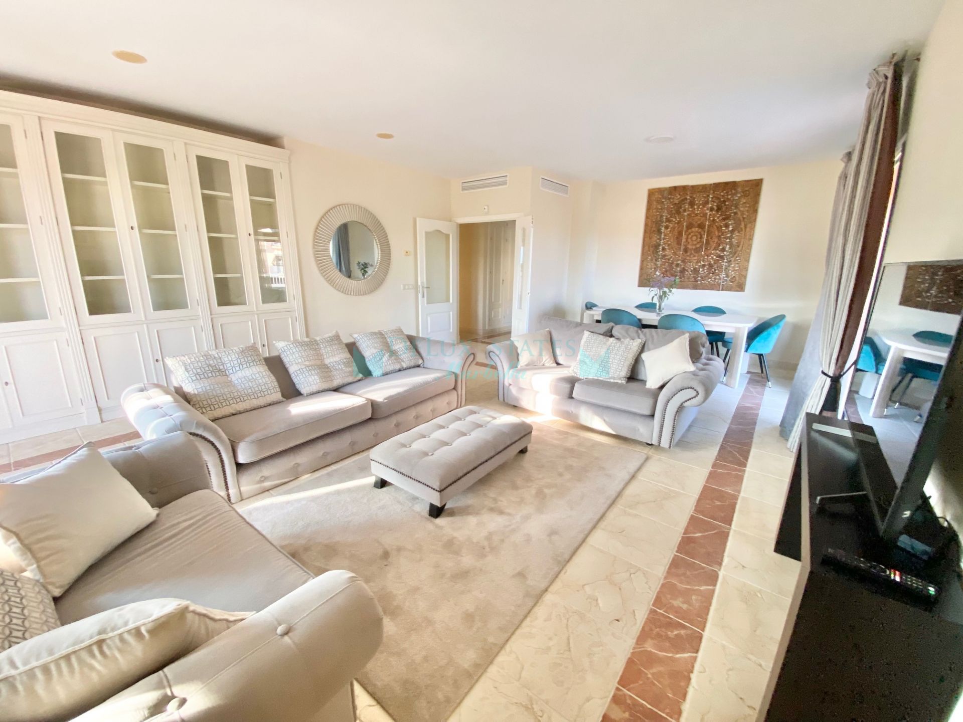 Penthouse for rent in Benatalaya, Estepona
