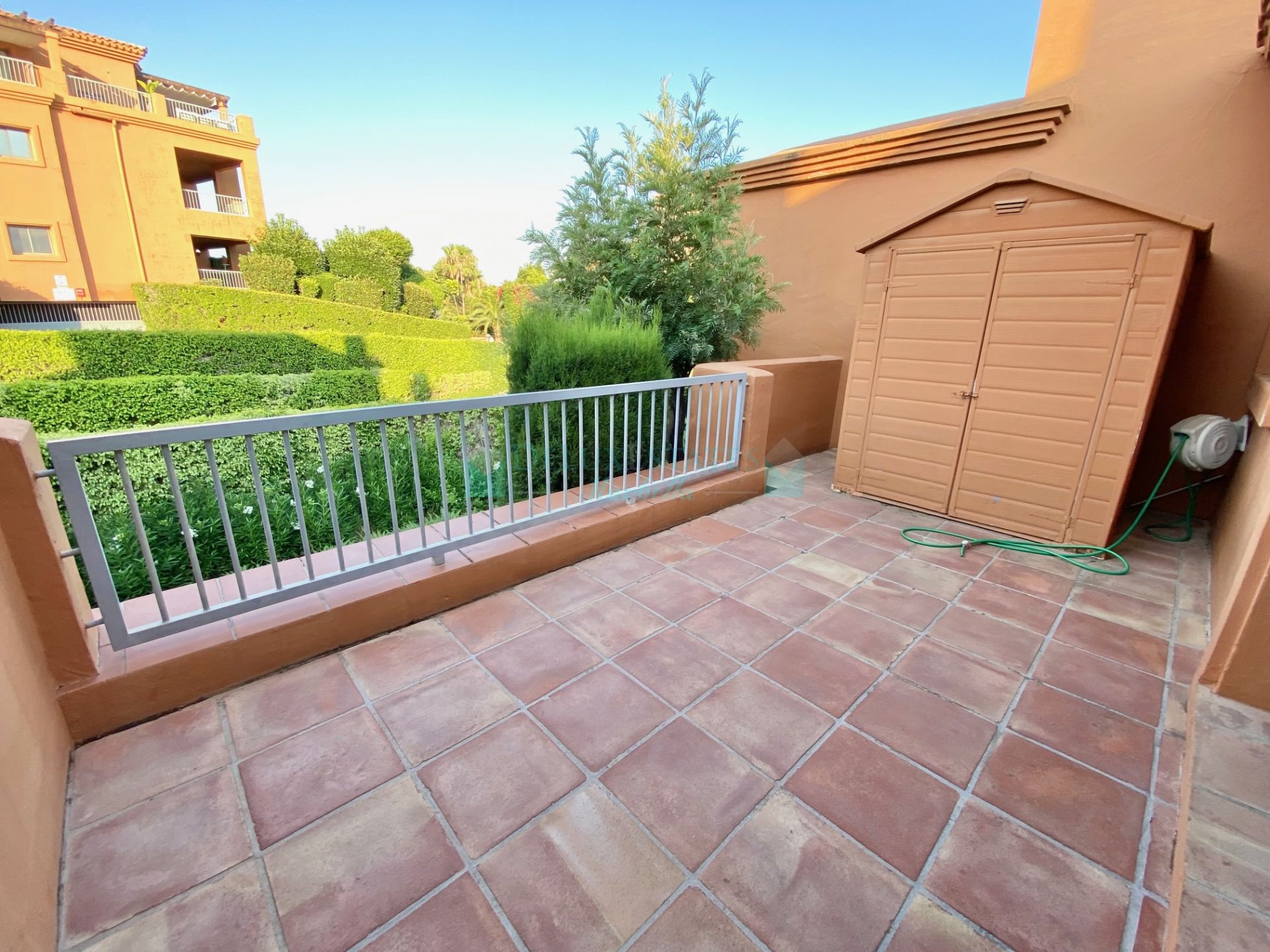 Penthouse for rent in Benatalaya, Estepona