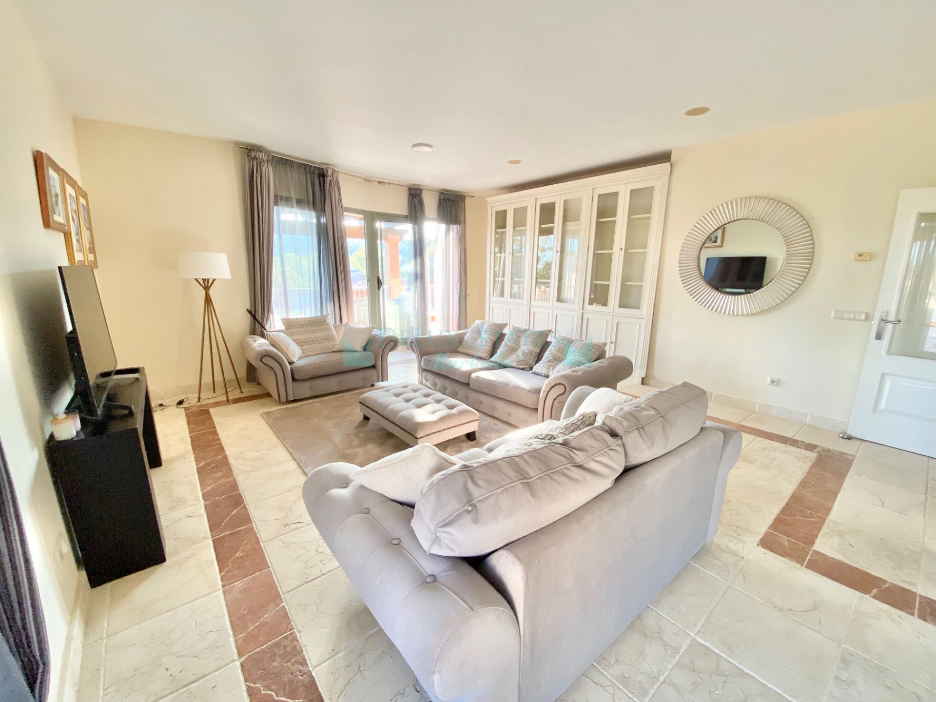 Penthouse for rent in Benatalaya, Estepona