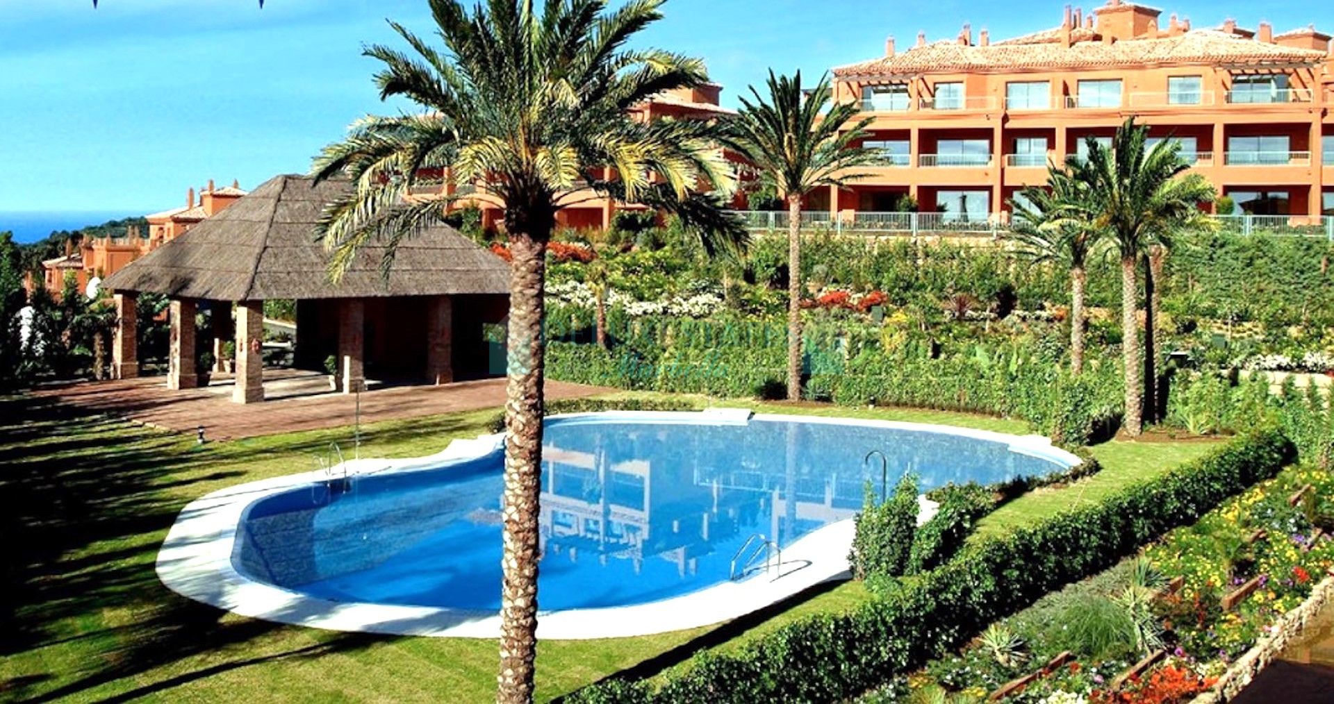Penthouse for rent in Benatalaya, Estepona