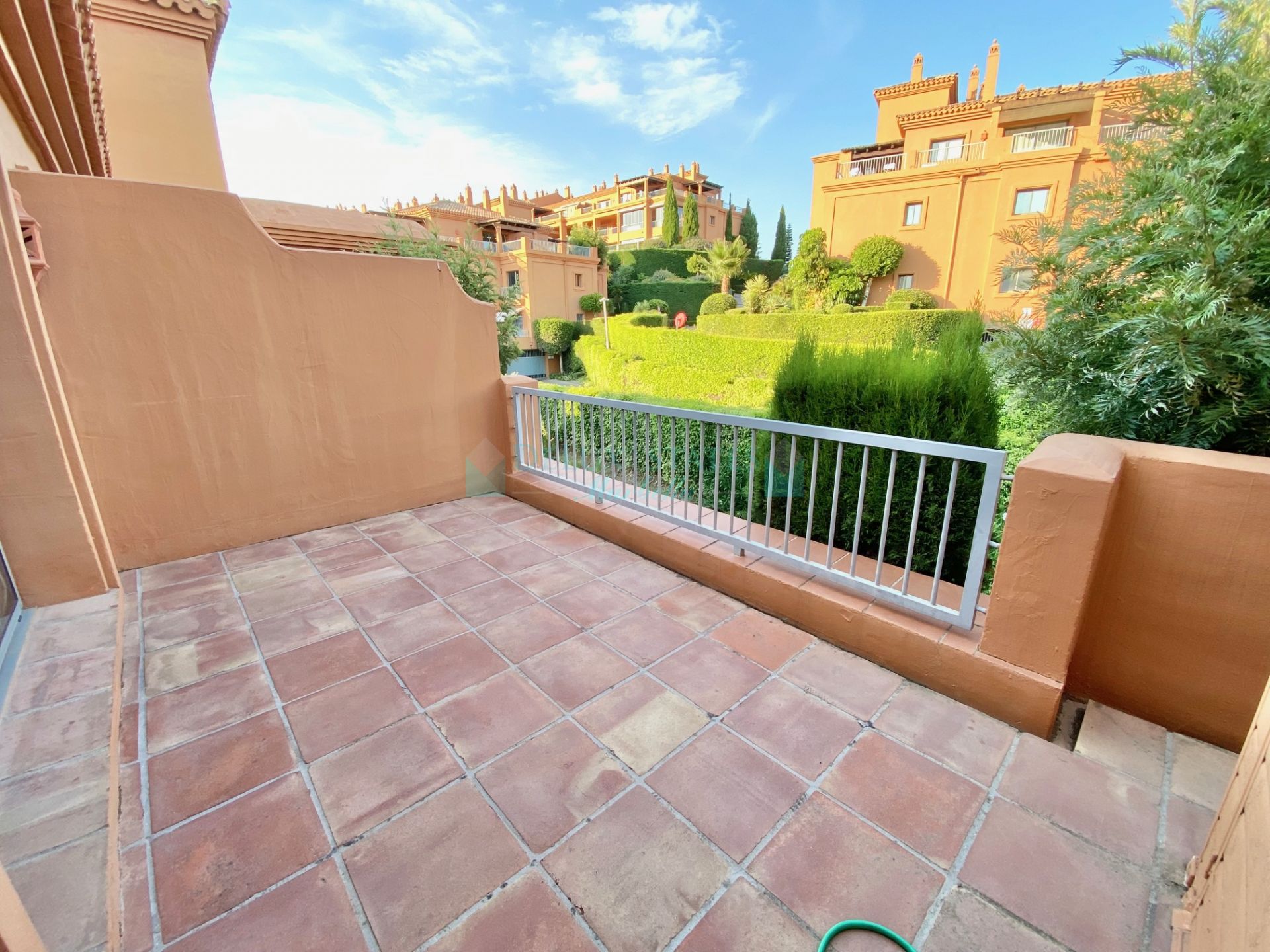 Penthouse for rent in Benatalaya, Estepona