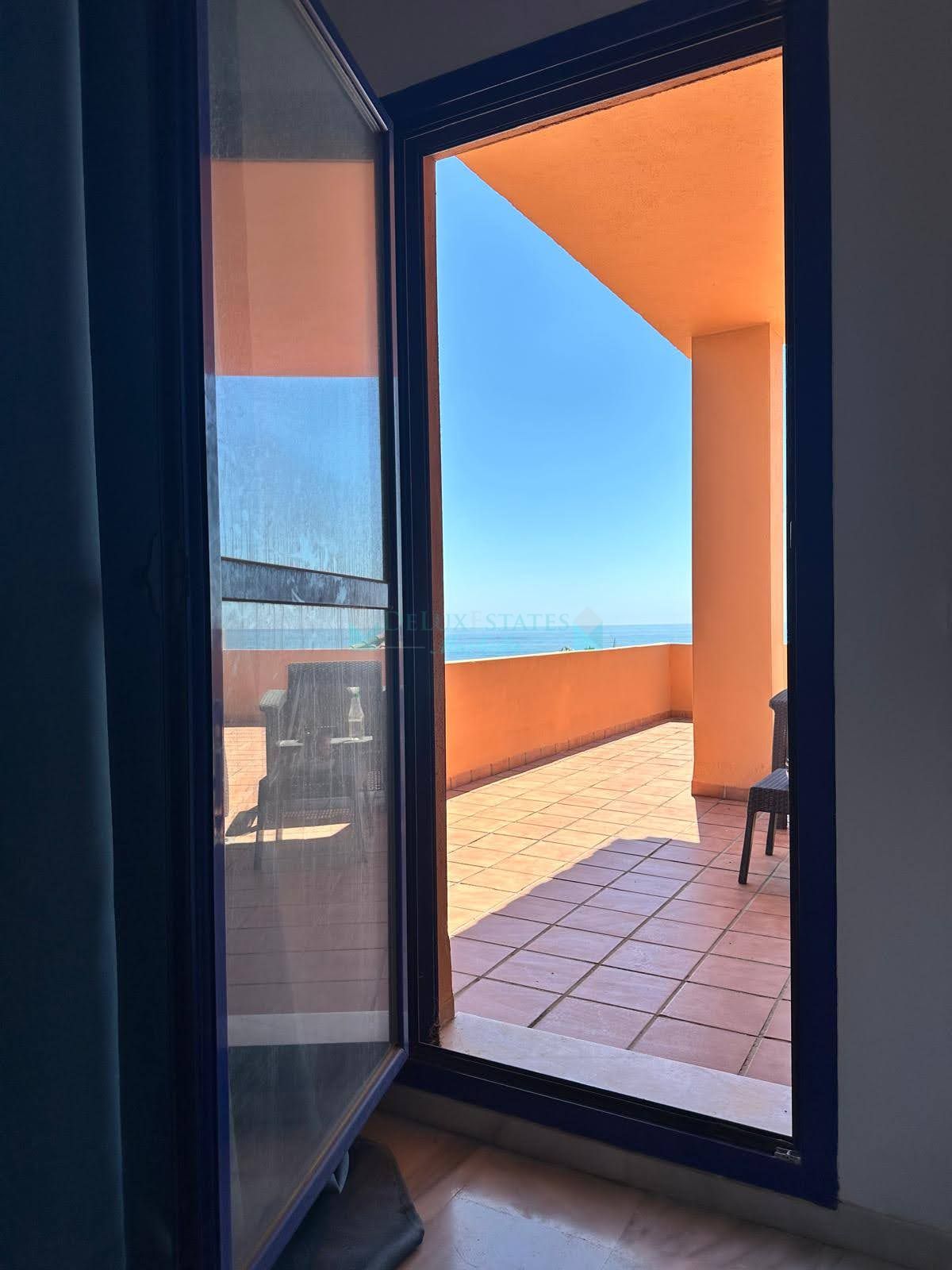 Penthouse for sale in Castillo de la Duquesa, Manilva