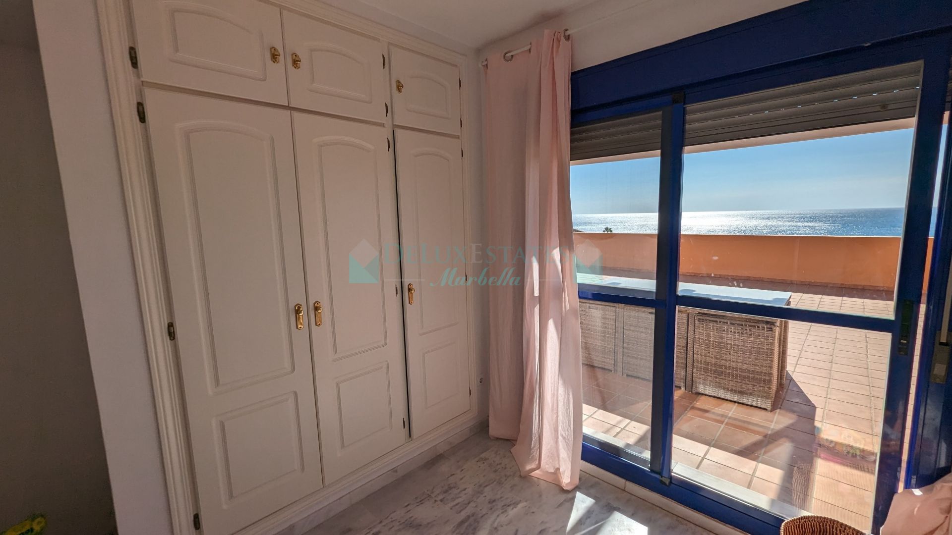 Penthouse for sale in Castillo de la Duquesa, Manilva