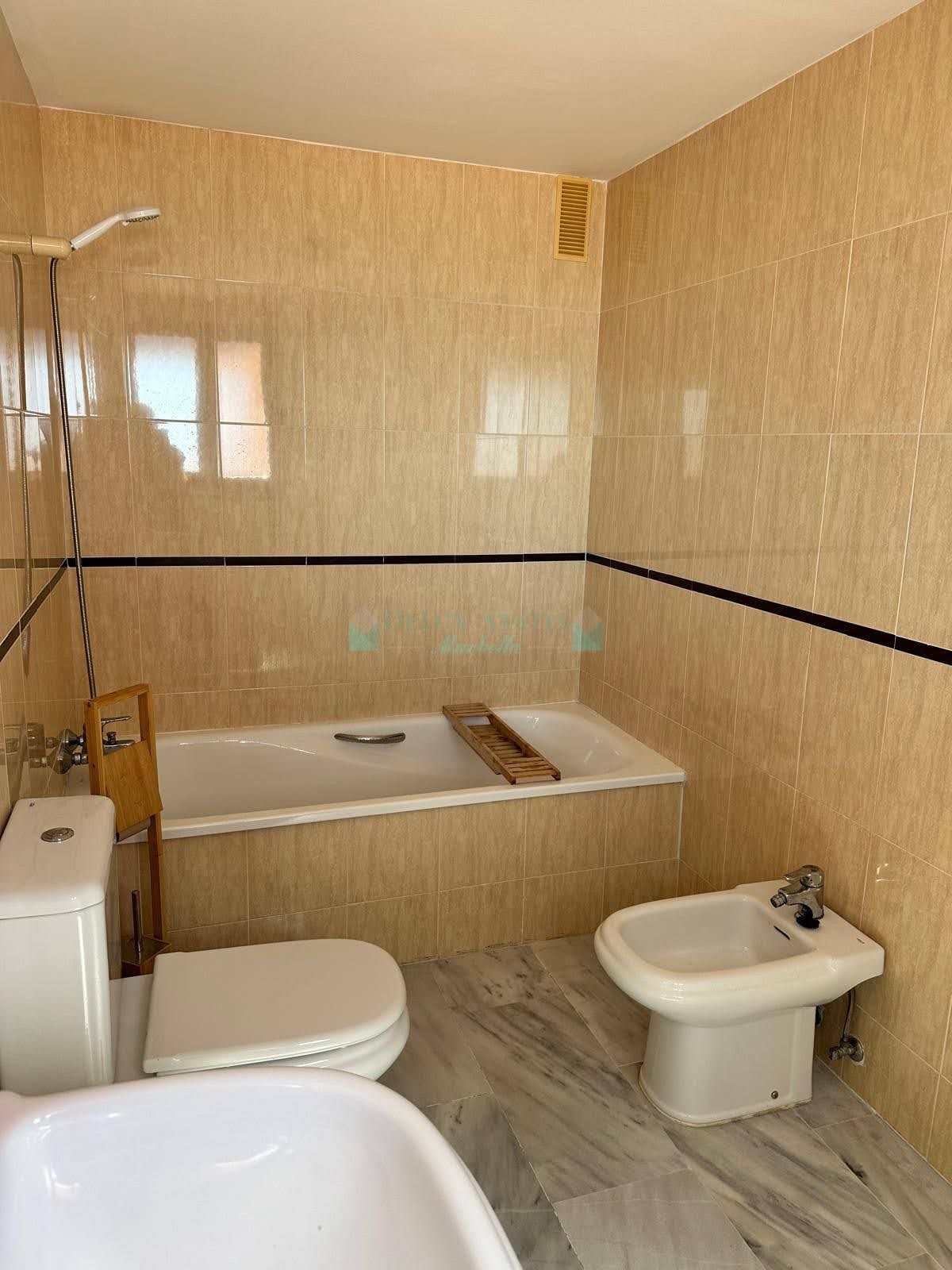 Penthouse for sale in Castillo de la Duquesa, Manilva