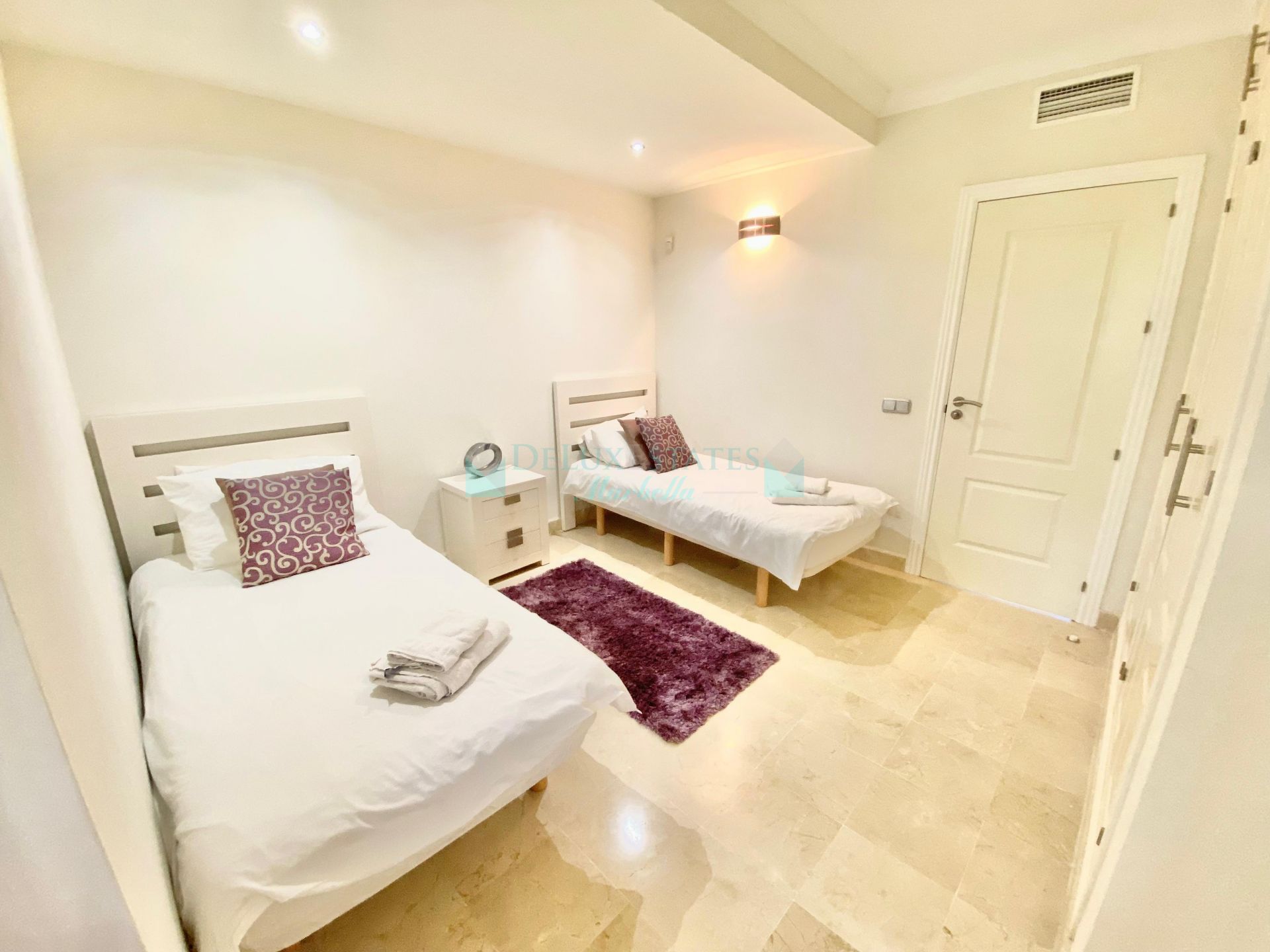 Apartment for rent in Marques de Atalaya, Estepona