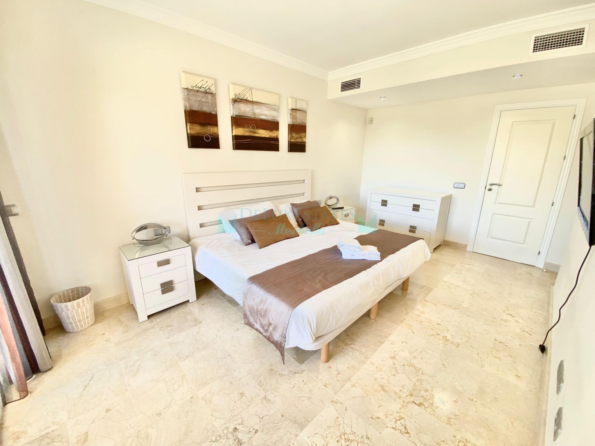 Apartment for rent in Marques de Atalaya, Estepona