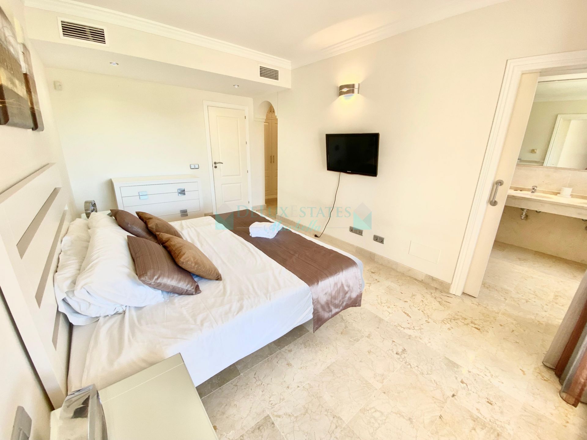 Apartment for rent in Marques de Atalaya, Estepona