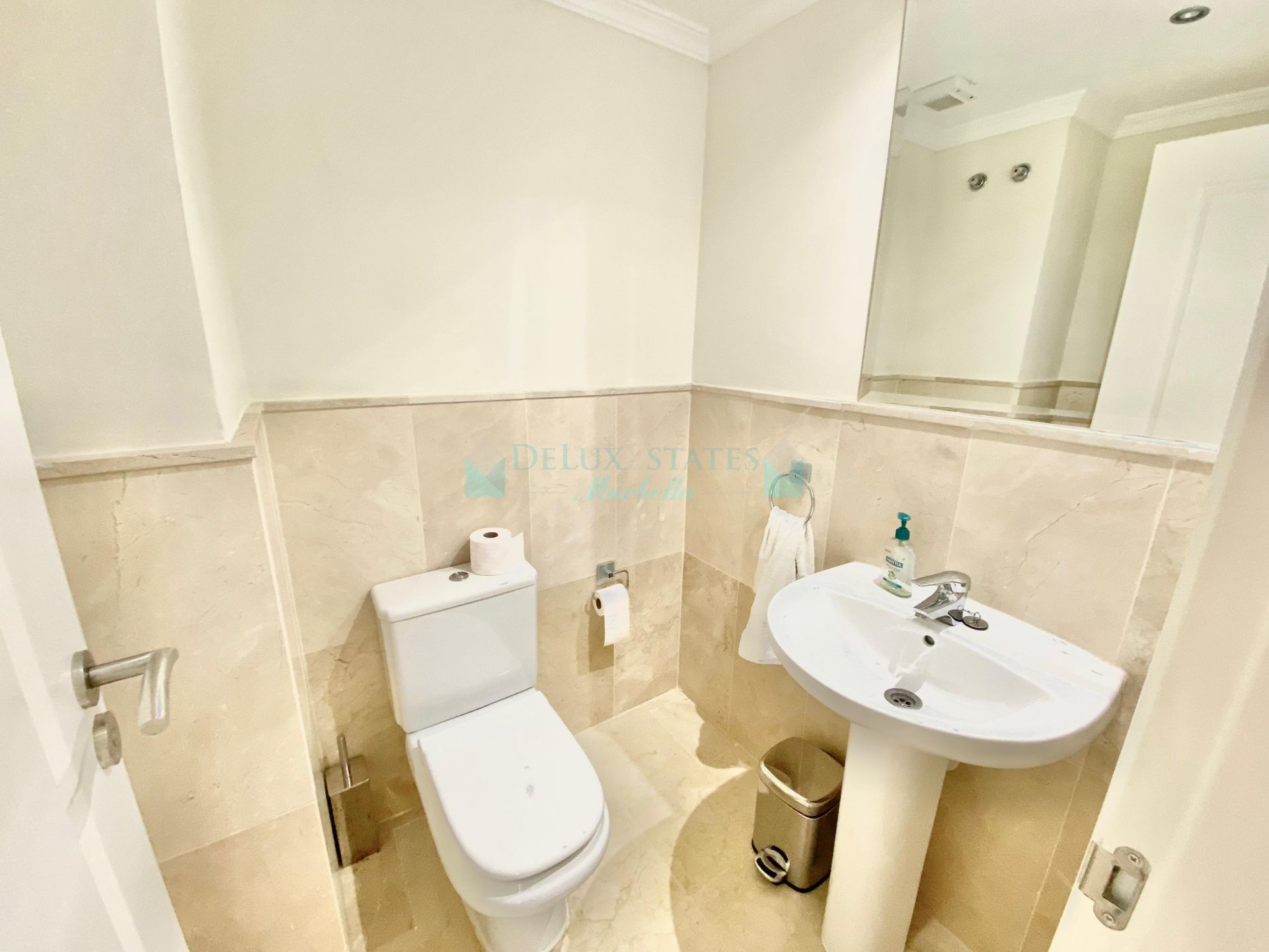 Apartment for rent in Marques de Atalaya, Estepona