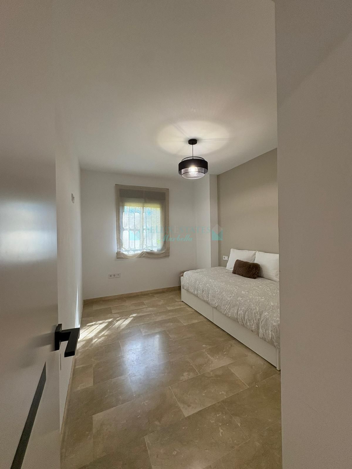 Apartamento Planta Baja en venta en La Resina Golf, Estepona