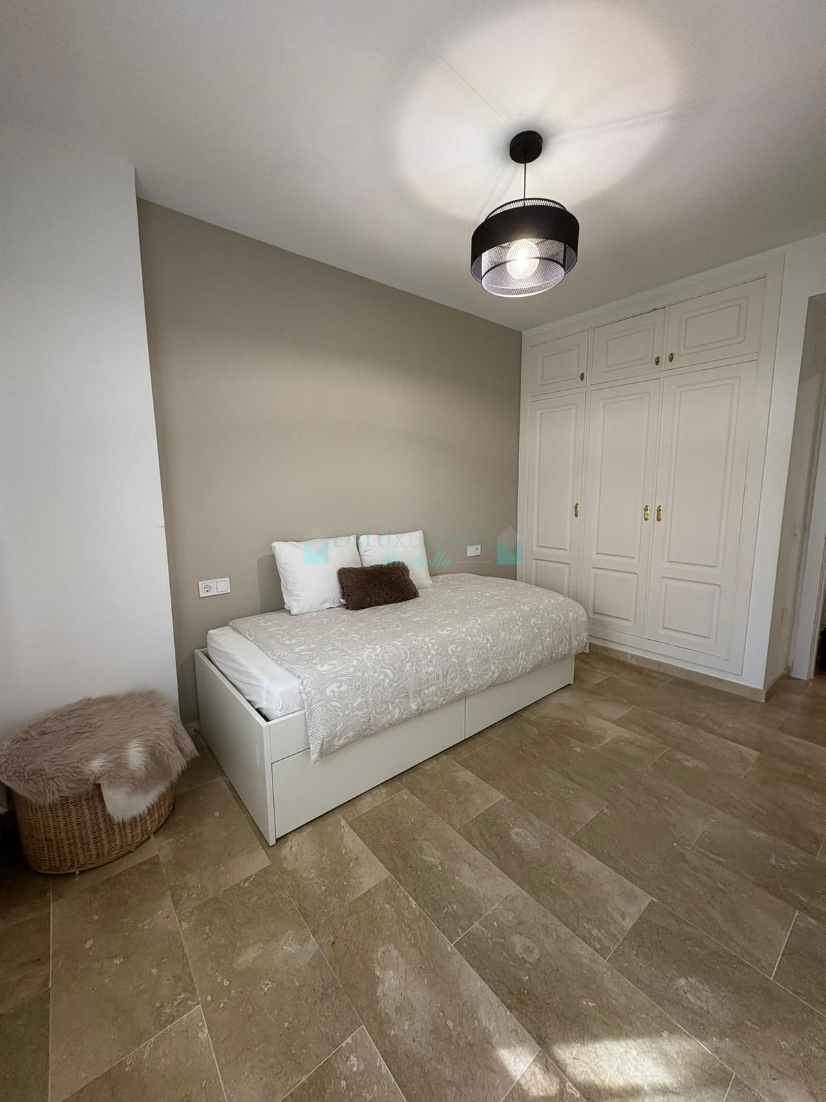 Apartamento Planta Baja en venta en La Resina Golf, Estepona