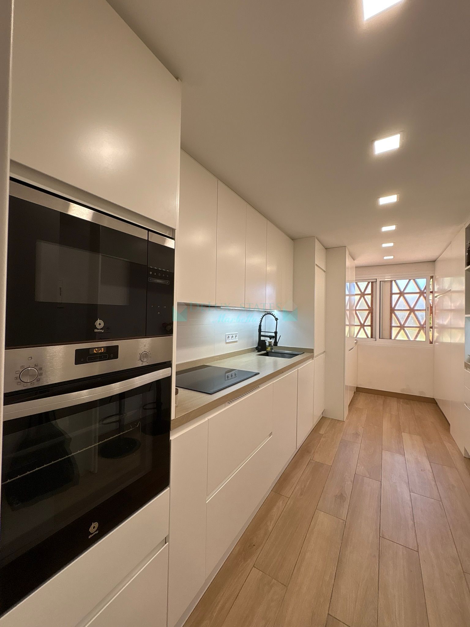 Apartamento Planta Baja en venta en La Resina Golf, Estepona