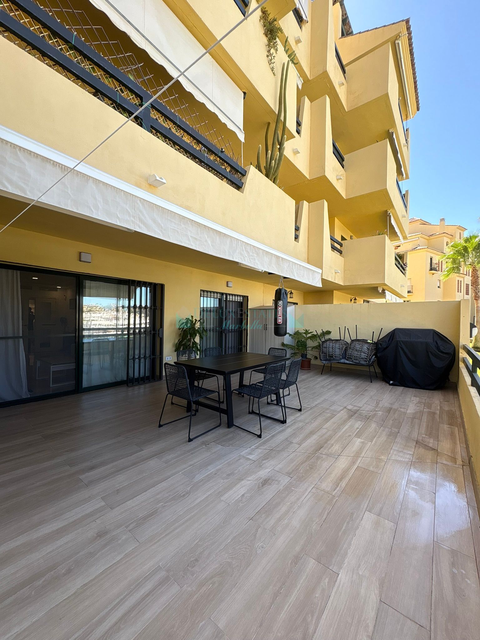 Apartamento Planta Baja en venta en La Resina Golf, Estepona