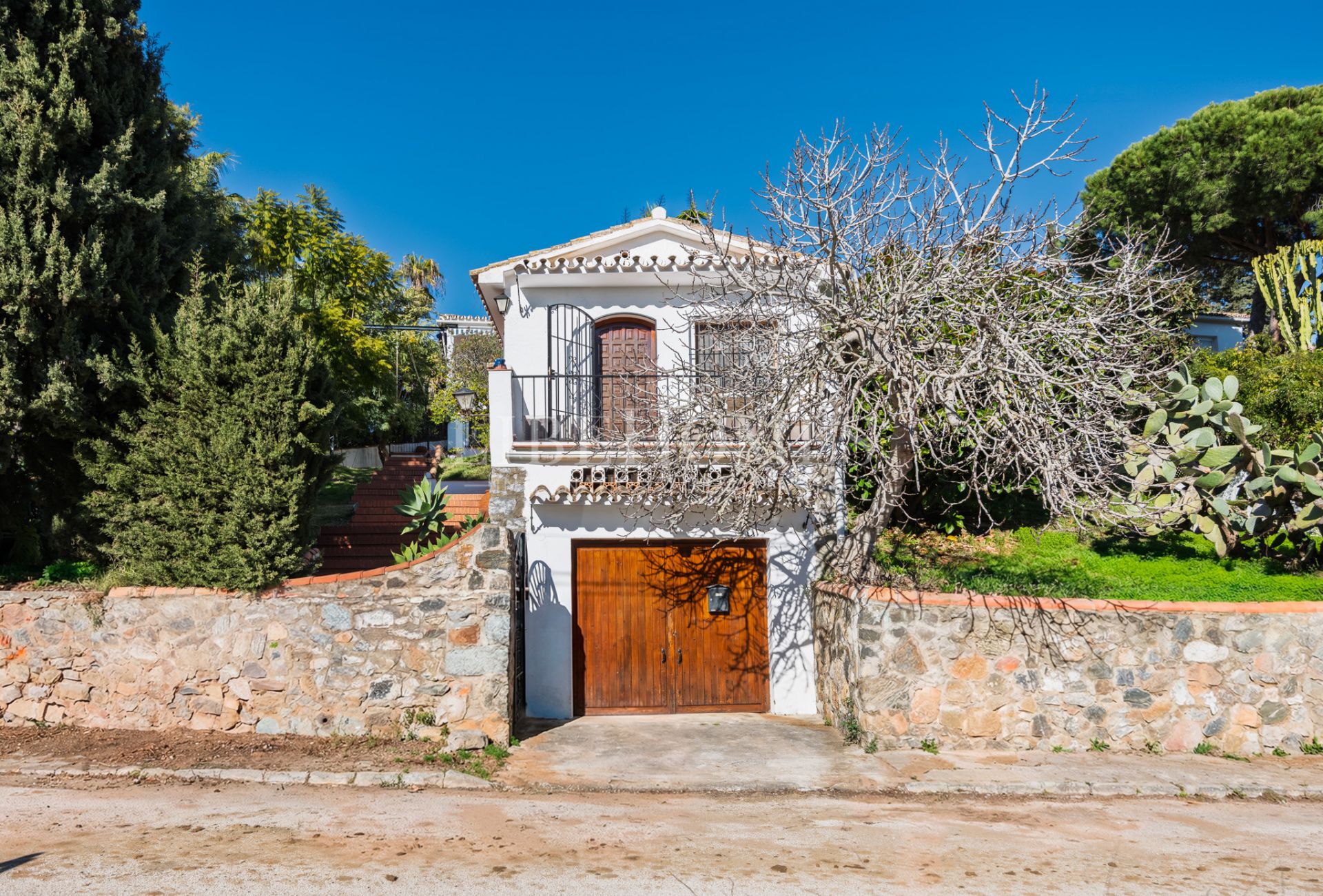 Beautiful Andalusian villa with a unique character in Marbella East