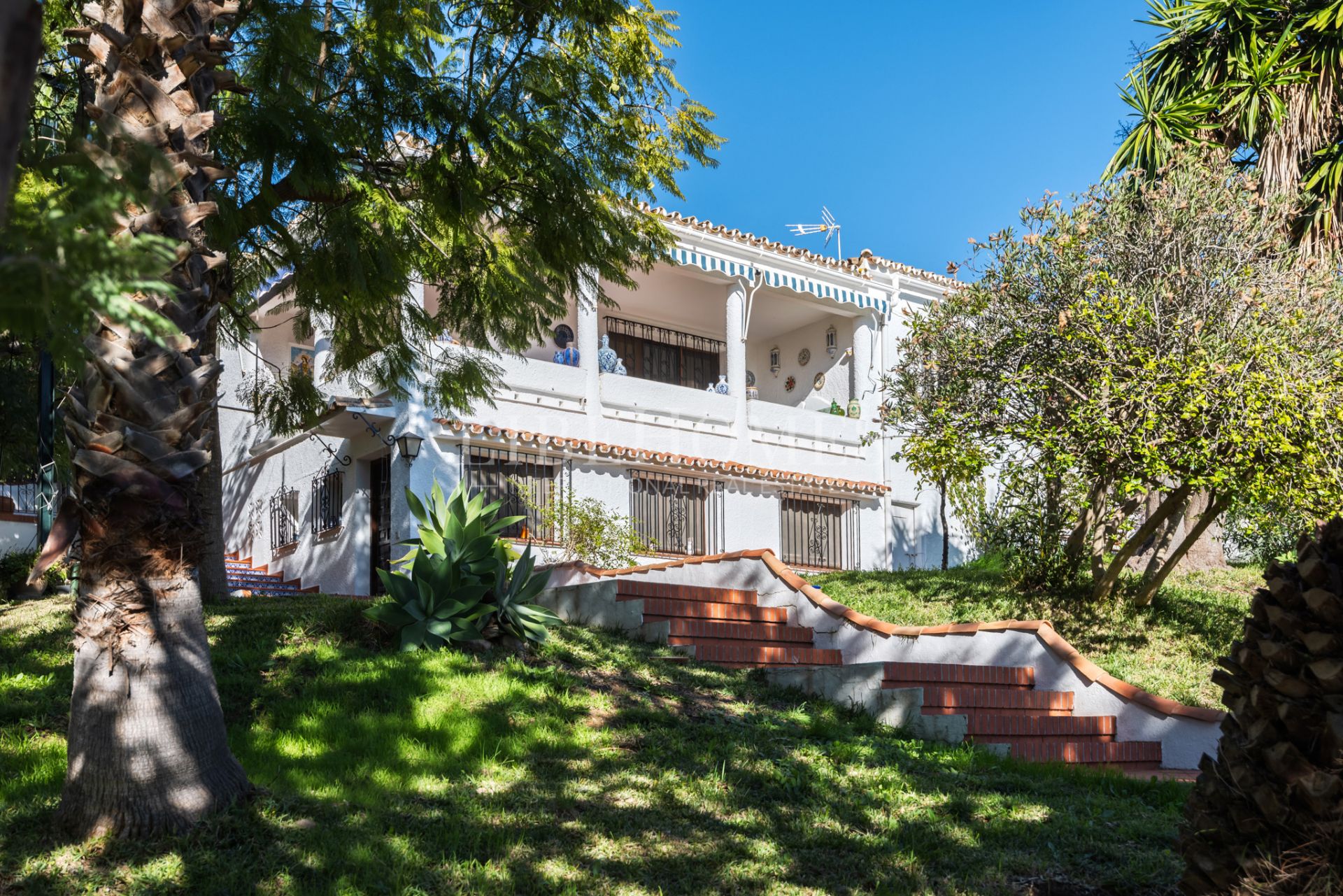 Beautiful Andalusian villa with a unique character in Marbella East