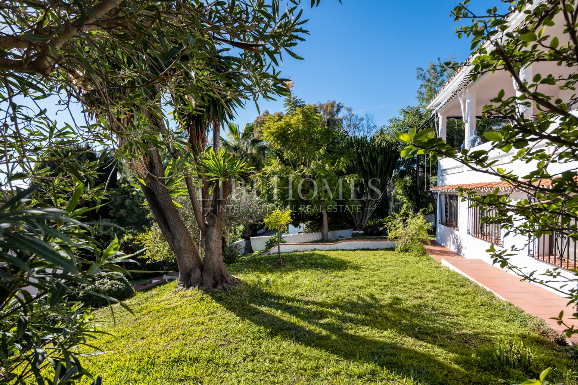 Beautiful Andalusian villa with a unique character in Marbella East