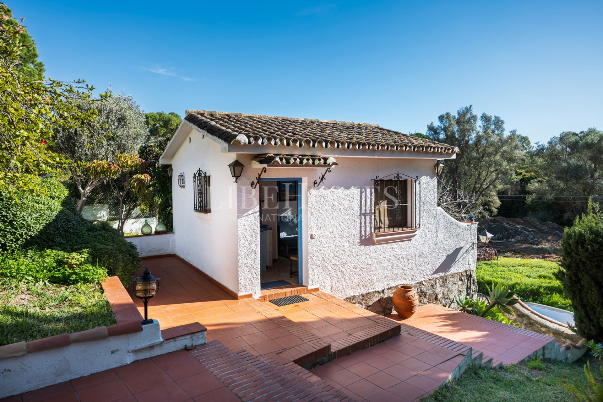 Beautiful Andalusian villa with a unique character in Marbella East