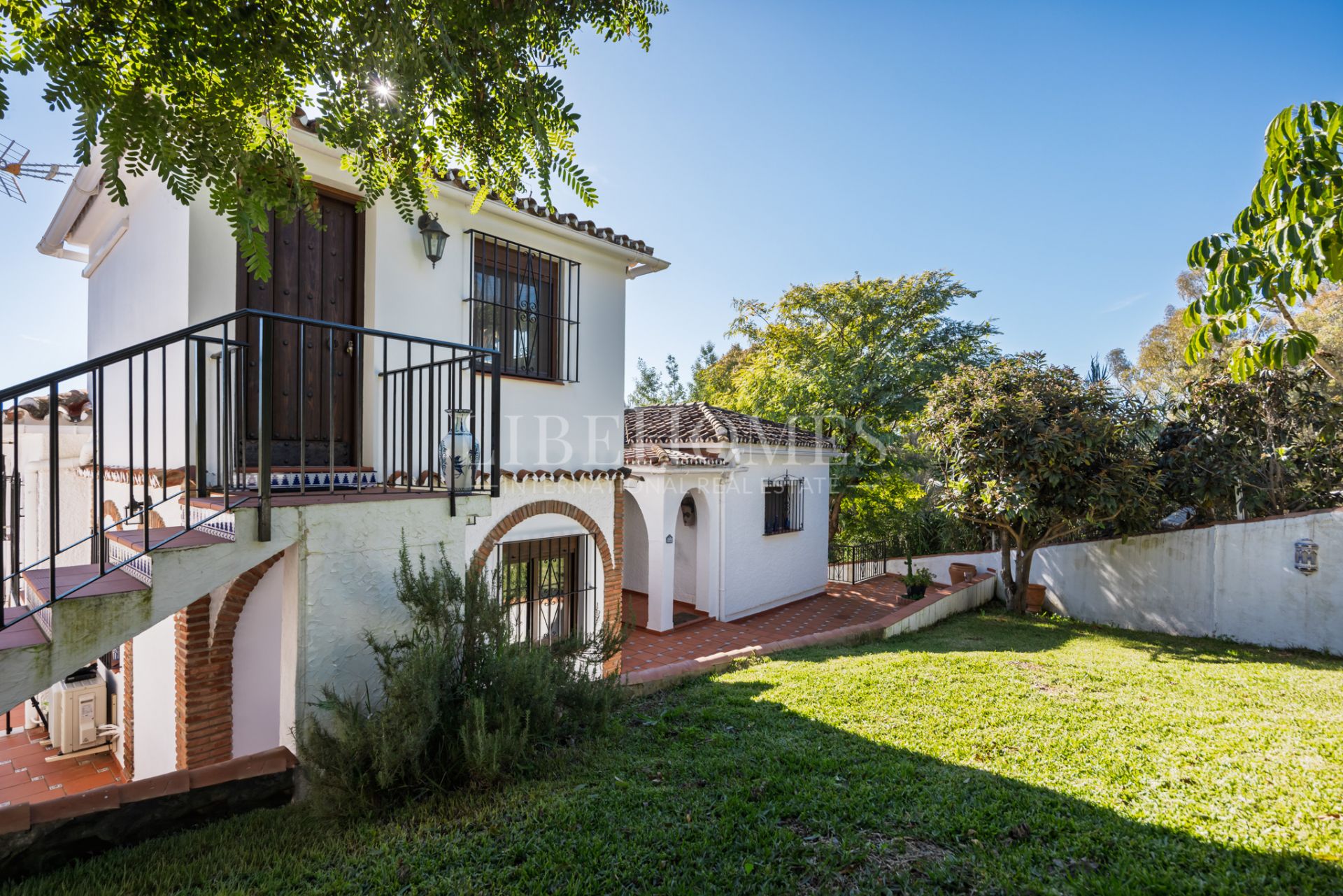 Beautiful Andalusian villa with a unique character in Marbella East