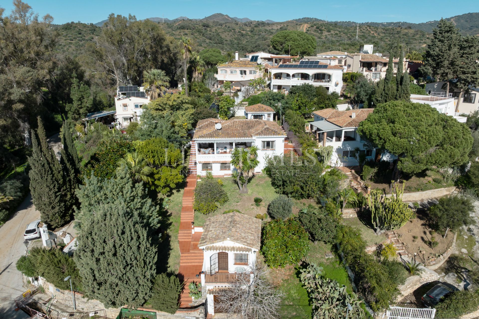 Beautiful Andalusian villa with a unique character in Marbella East