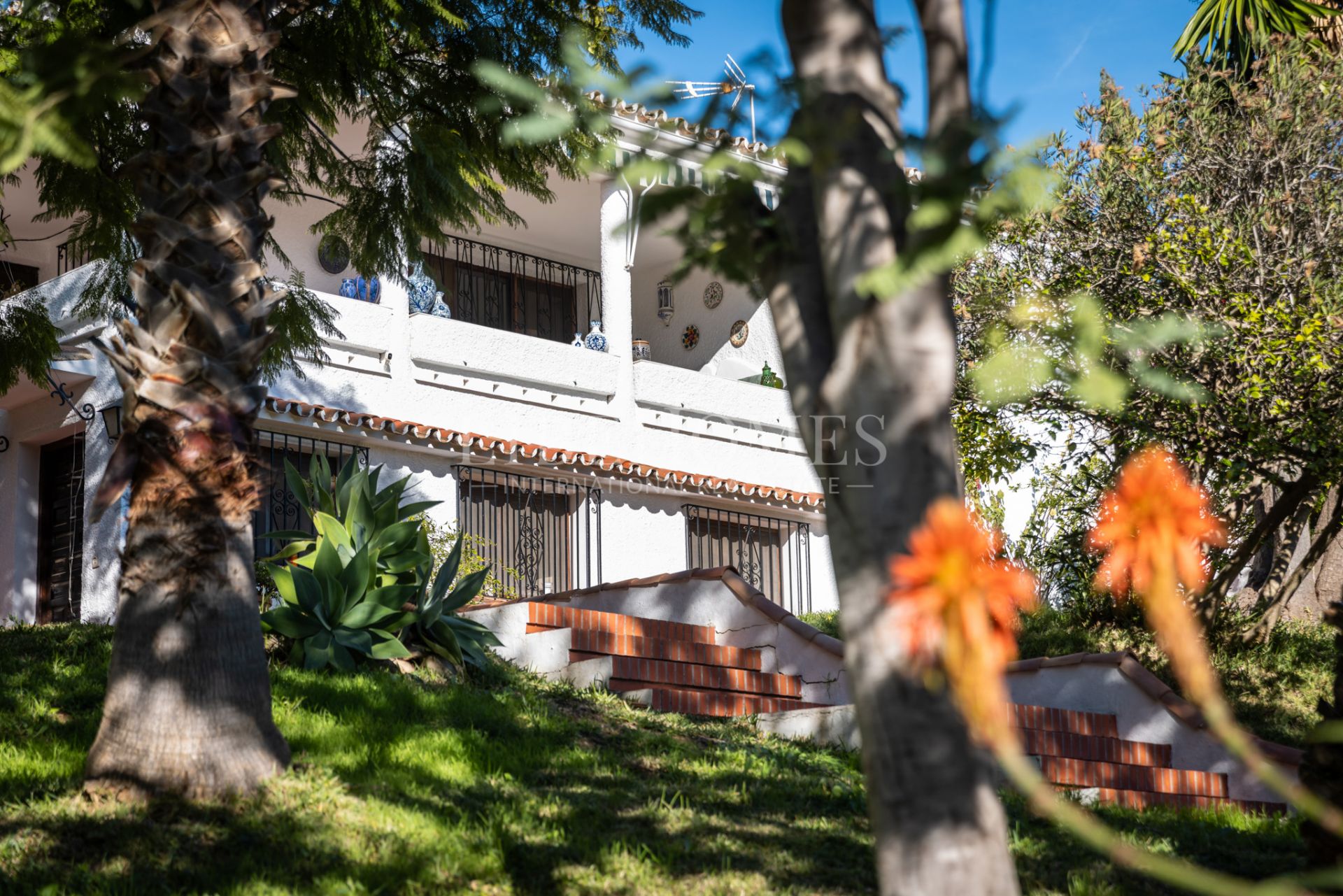 Beautiful Andalusian villa with a unique character in Marbella East