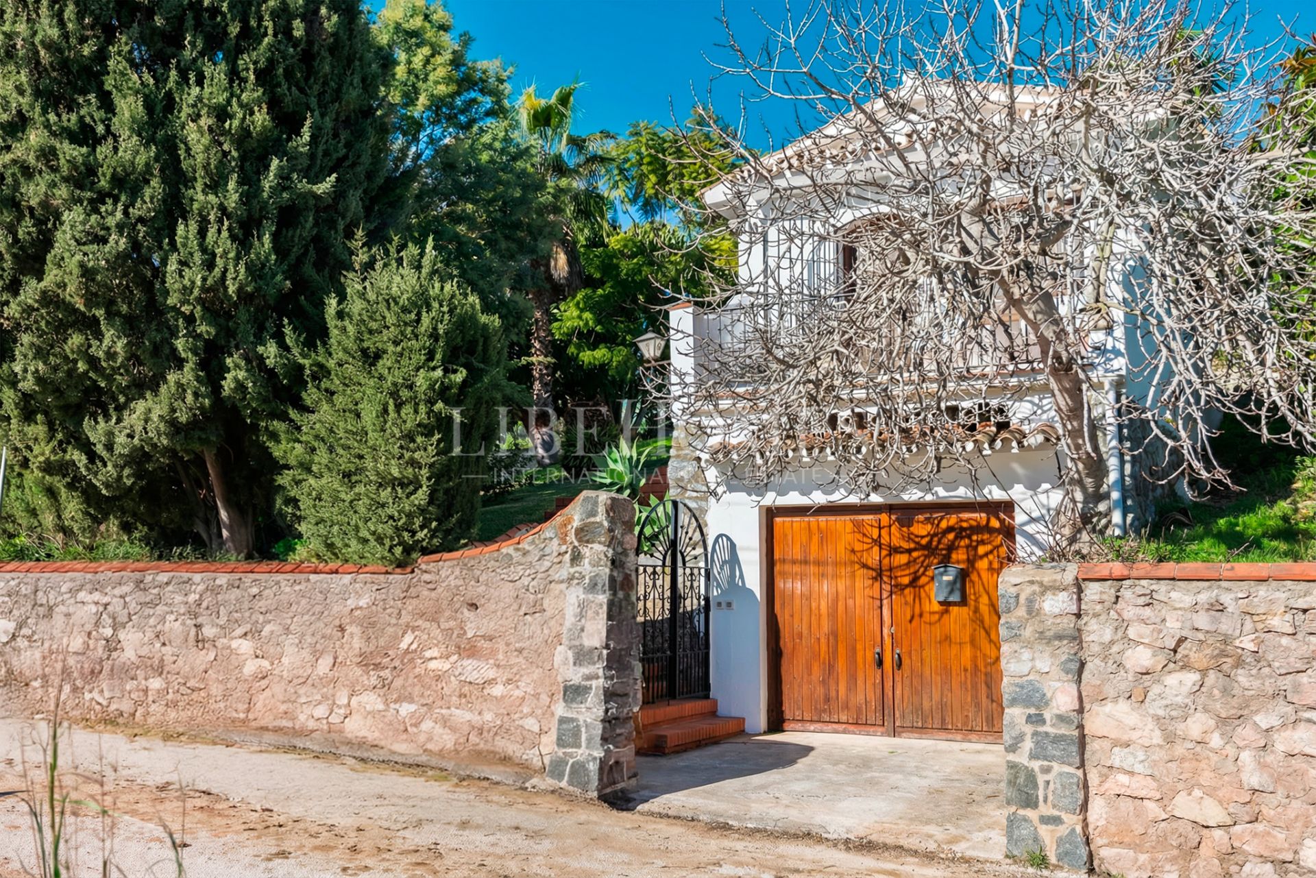 Beautiful Andalusian villa with a unique character in Marbella East