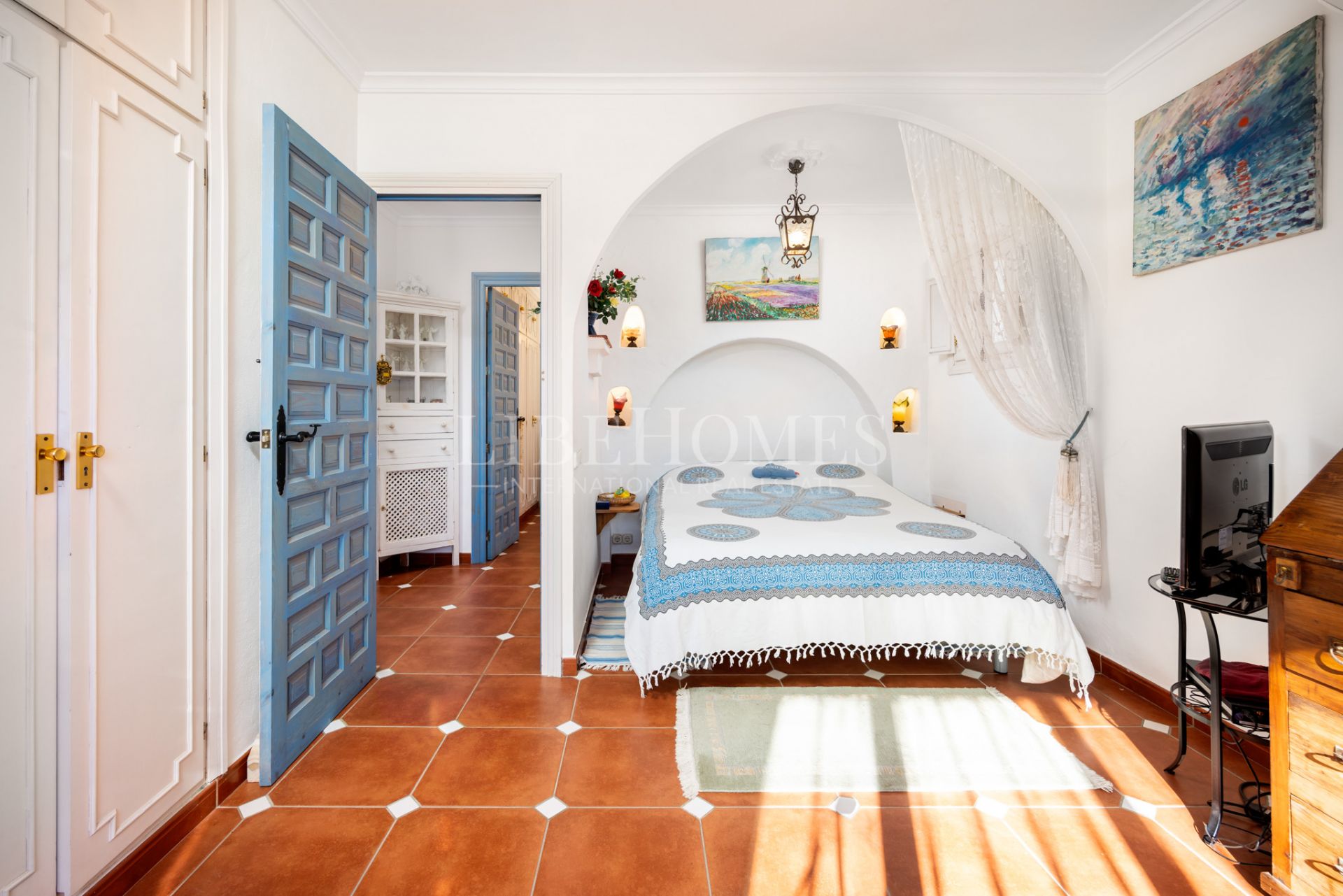 Beautiful Andalusian villa with a unique character in Marbella East