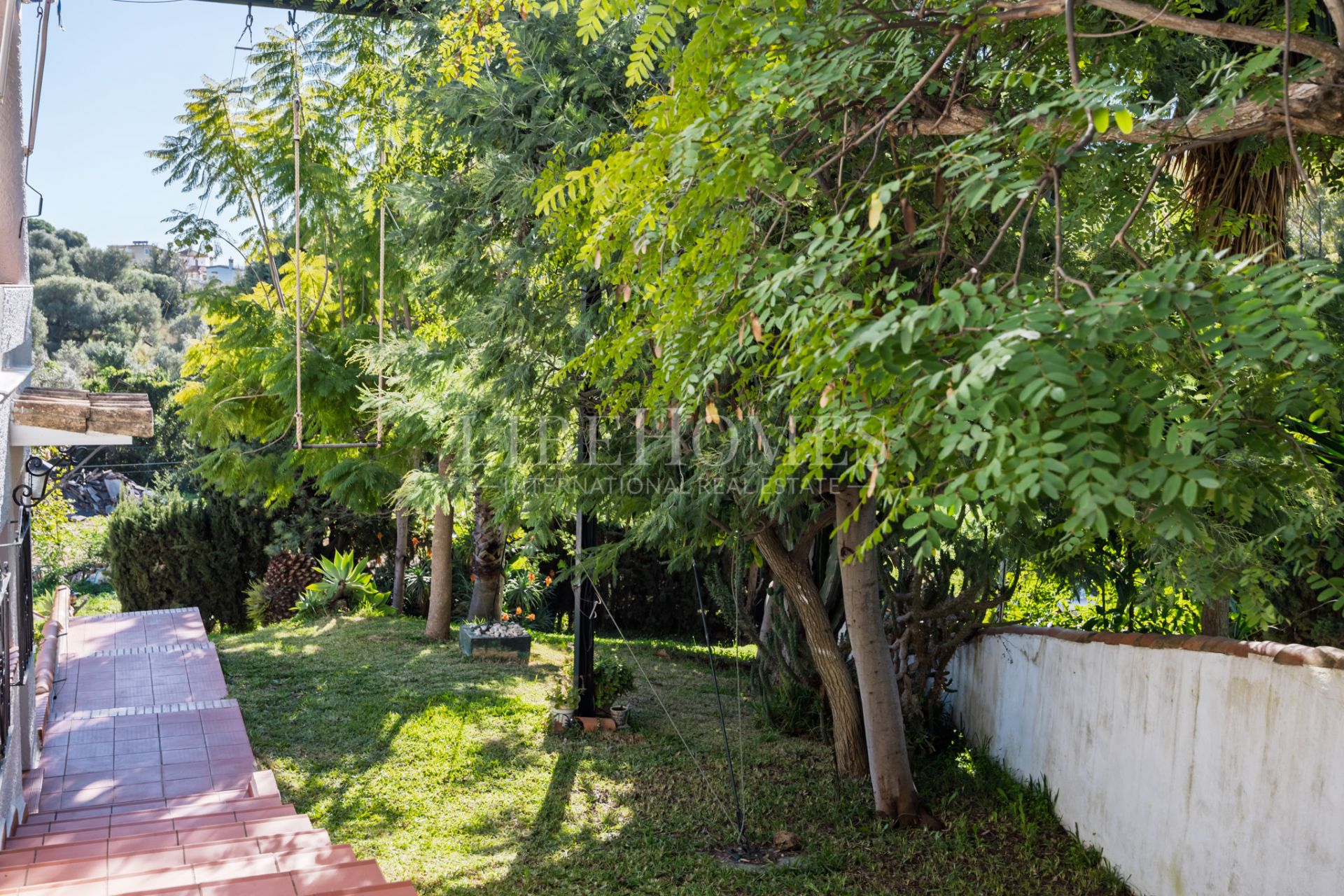 Beautiful Andalusian villa with a unique character in Marbella East