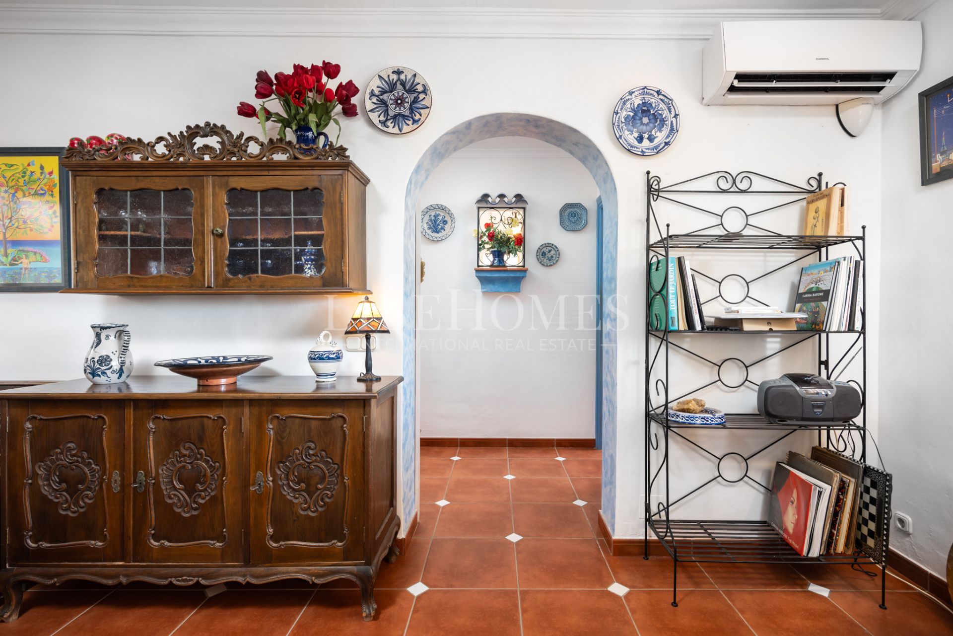 Beautiful Andalusian villa with a unique character in Marbella East