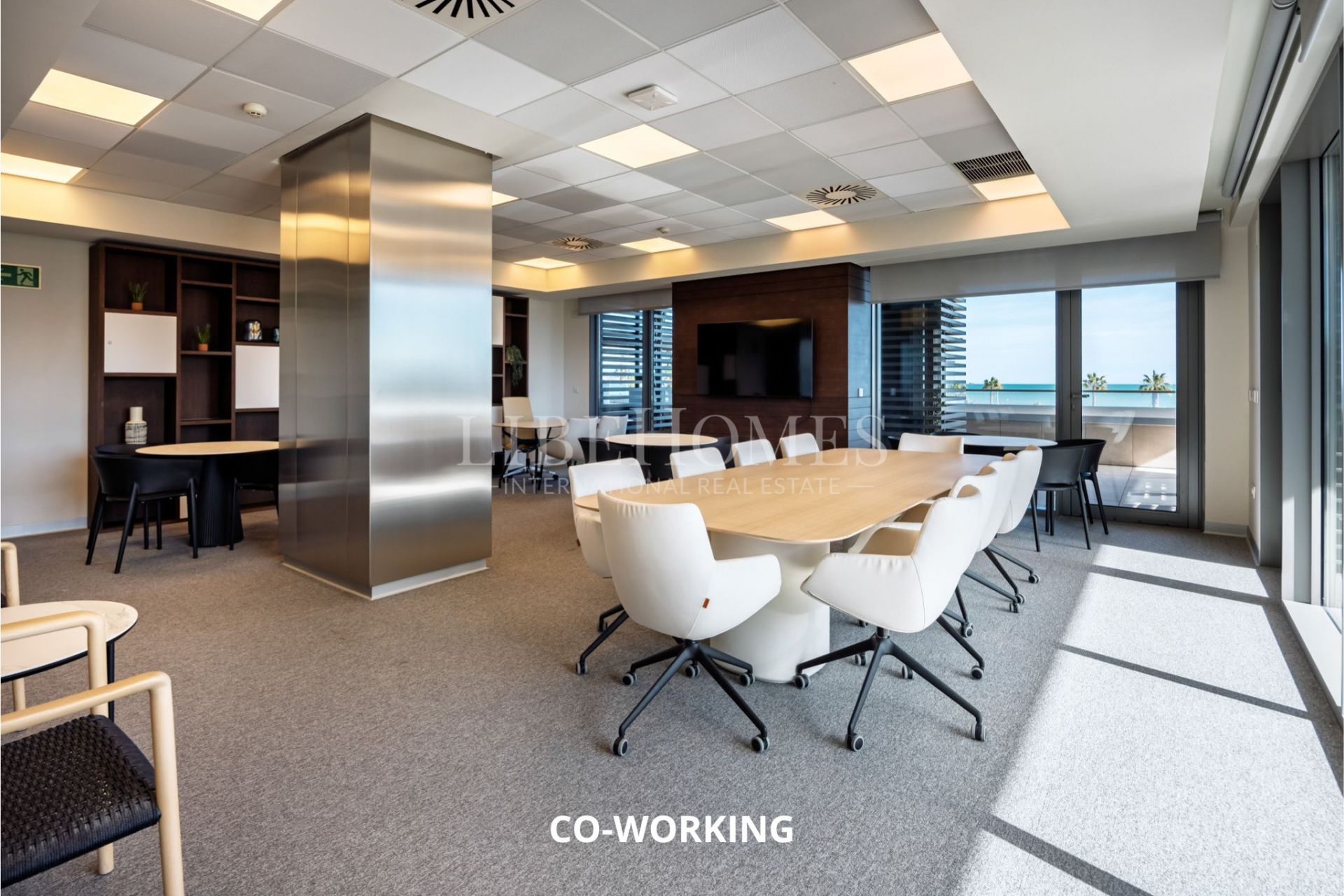 Brand new, luxury beachfront apartment for sale in Malaga city