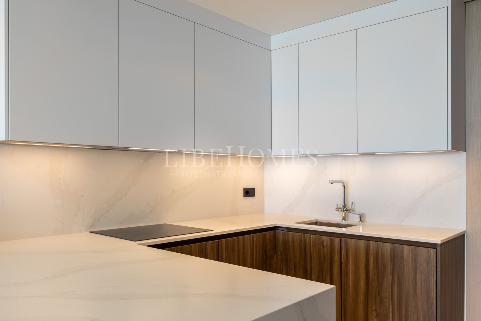 Brand new, luxury beachfront apartment for sale in Malaga city