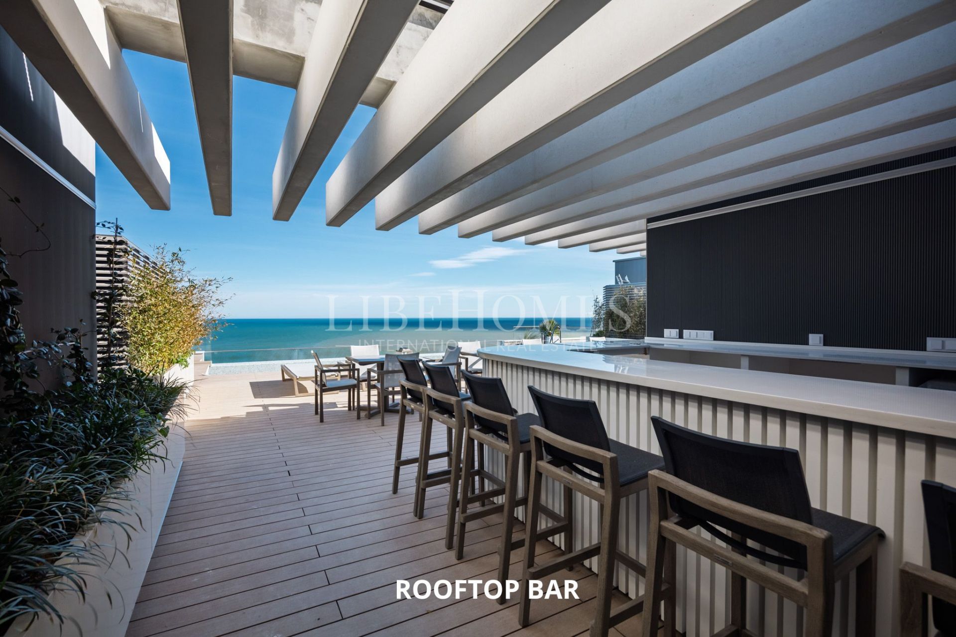 Brand new, luxury beachfront apartment for sale in Malaga city