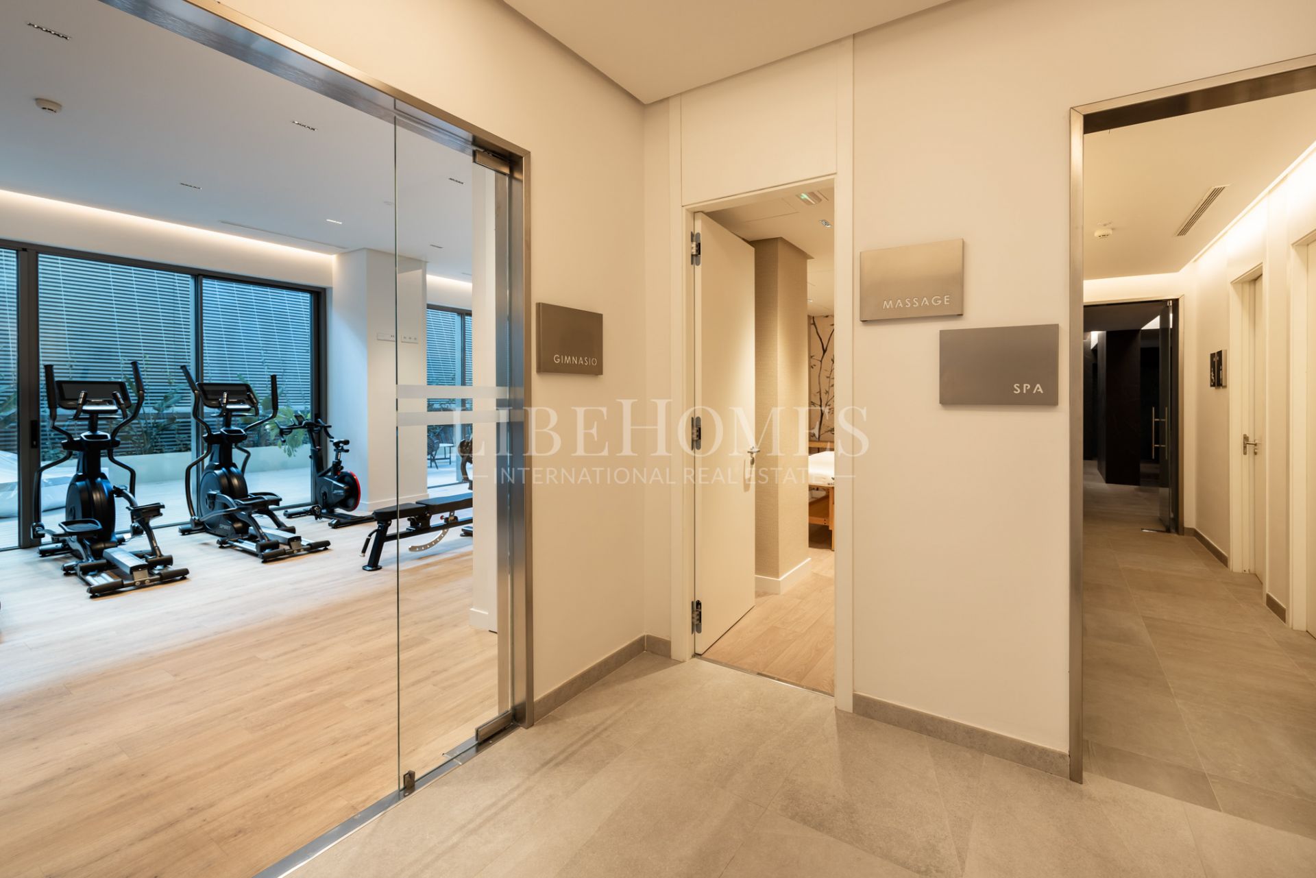 Brand new, luxury beachfront apartment for sale in Malaga city