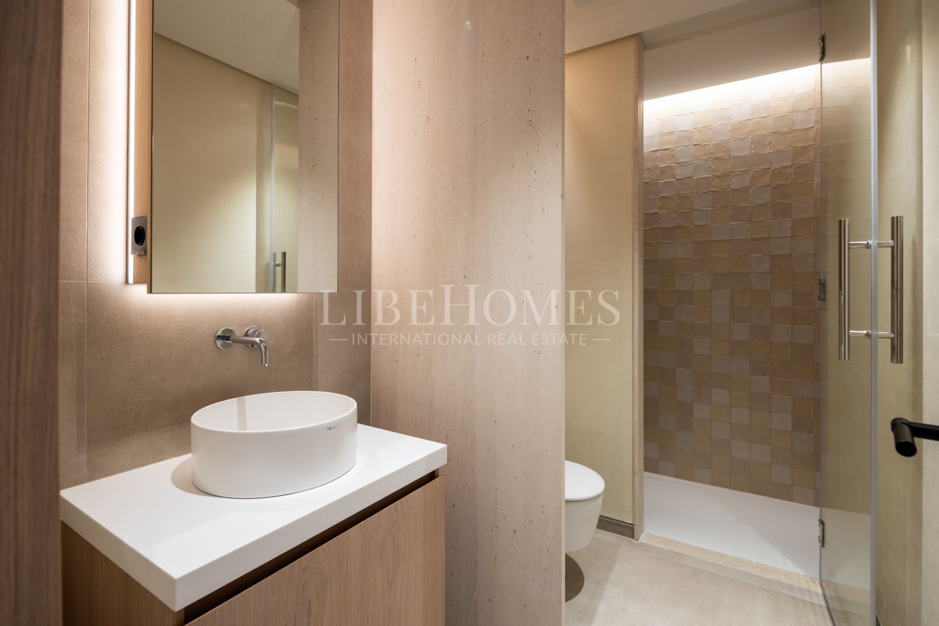 Brand new, luxury beachfront apartment for sale in Malaga city