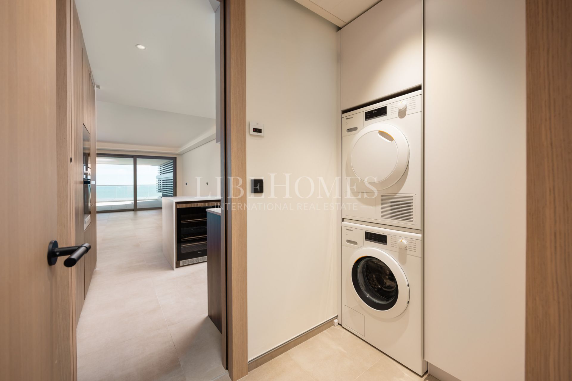 Brand new, luxury beachfront apartment for sale in Malaga city