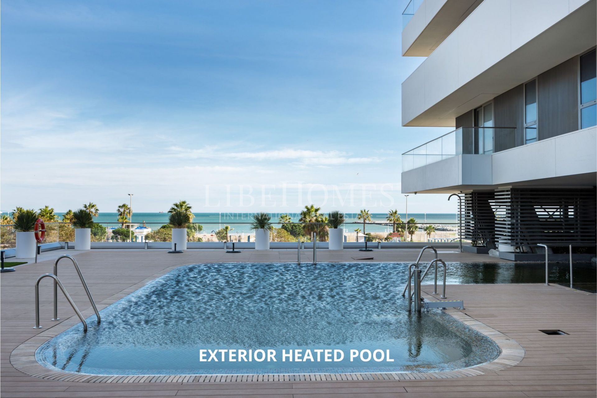 Brand new, luxury beachfront apartment for sale in Malaga city